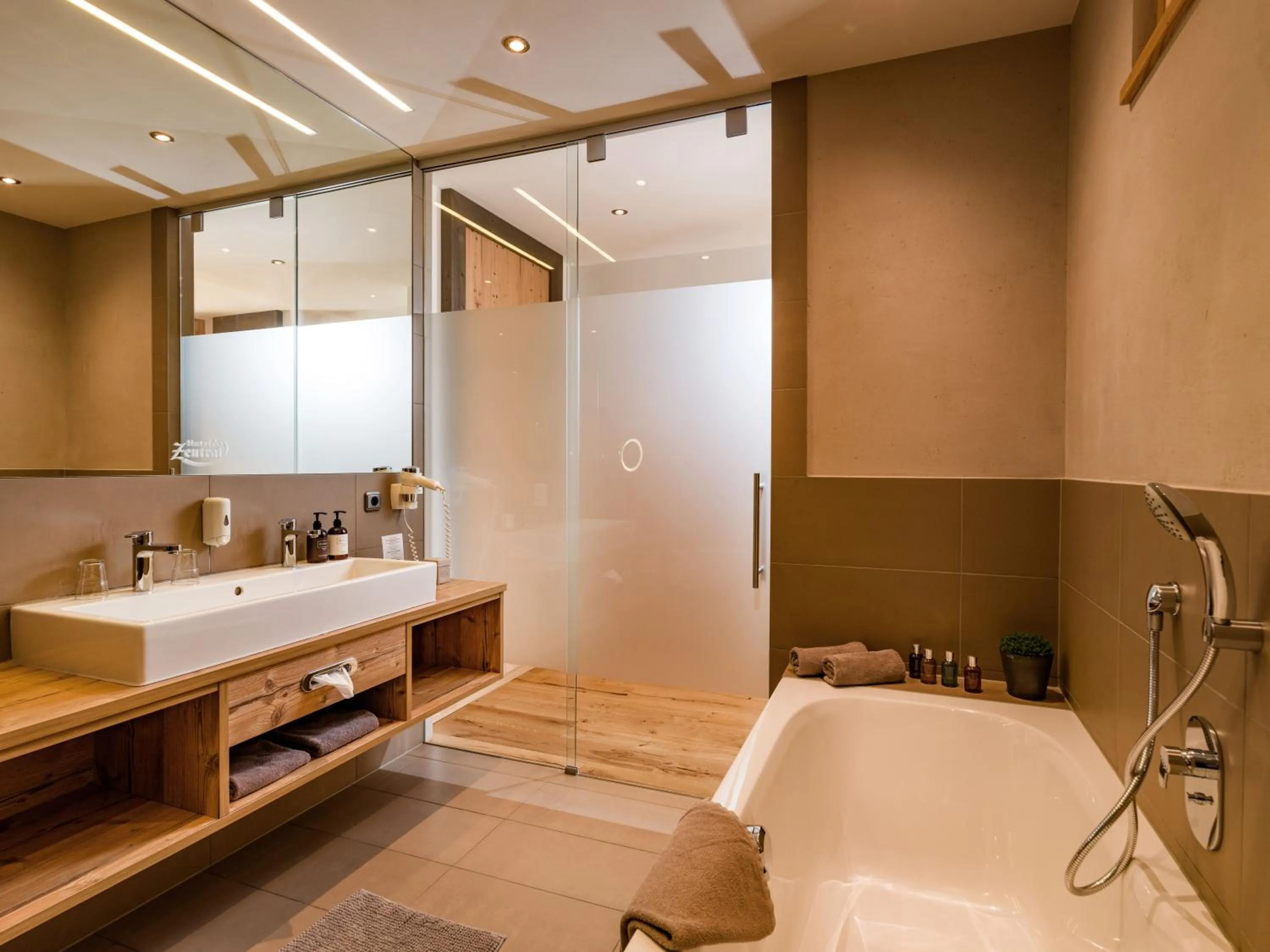 Shower in Hotel Zentral ****superior