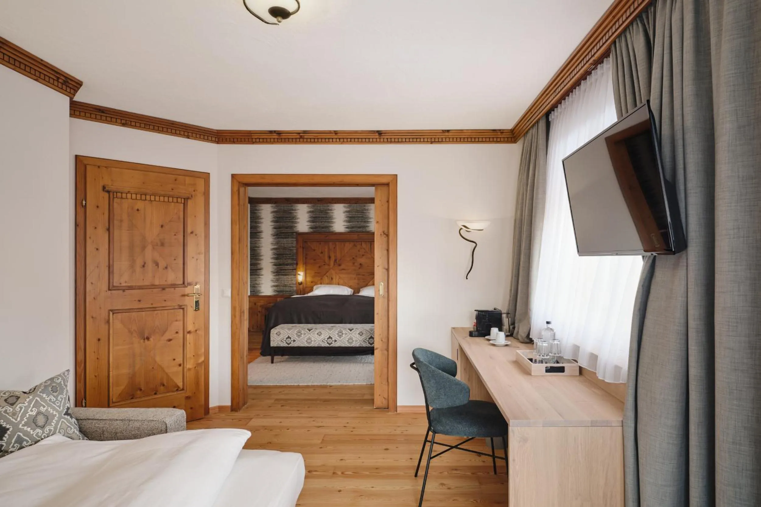 Living room, Bed in Hotel Oberforsthof