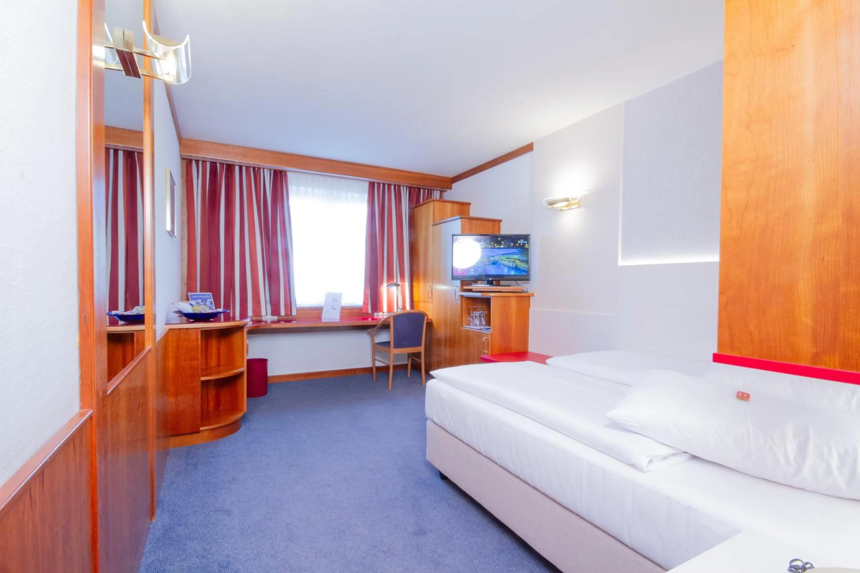 Bed in Vienna Sporthotel