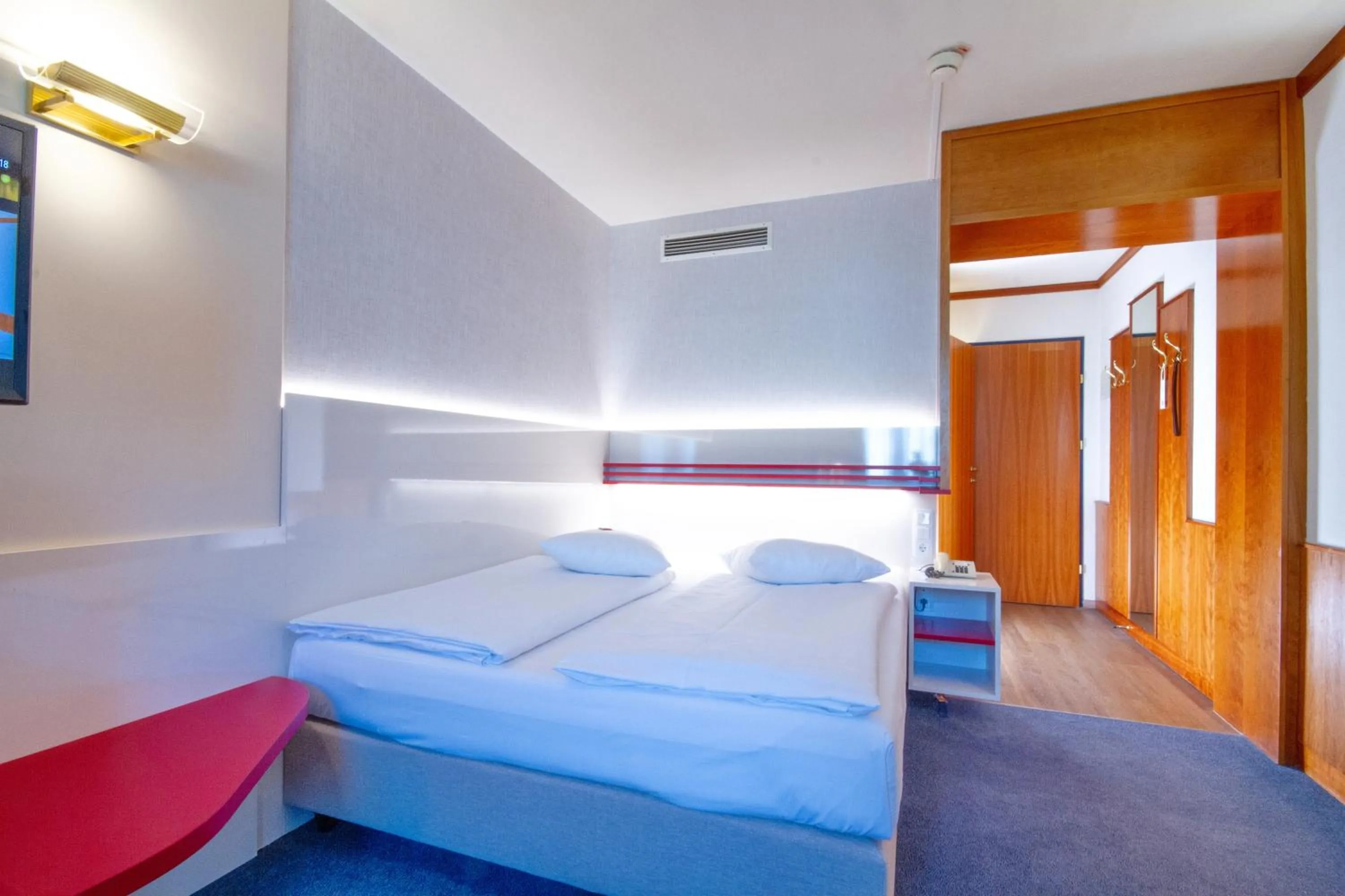 Bed in Vienna Sporthotel