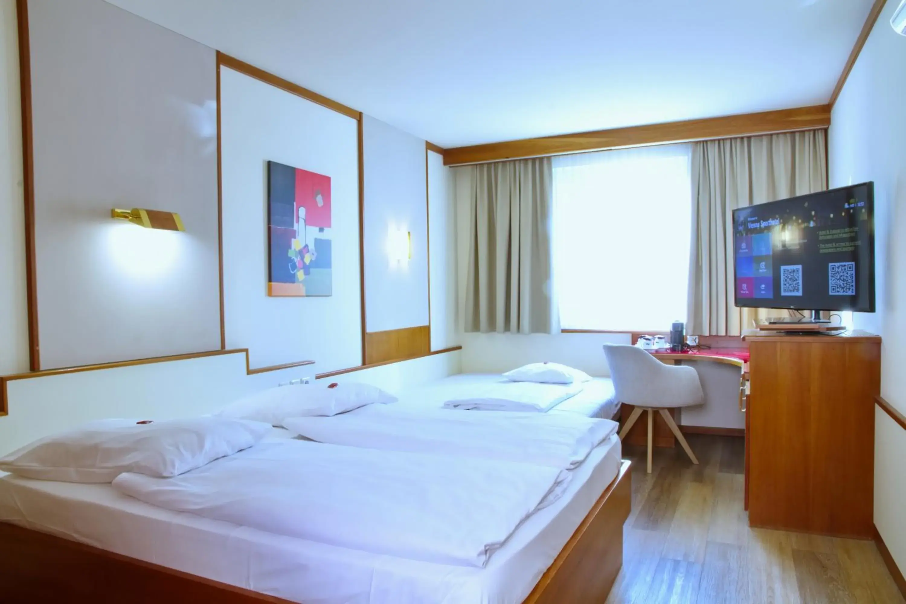 Business Queen Room with Sofa Bed in Vienna Sporthotel Business Queen Room with Sofa Bed in Vienna Sporthotel