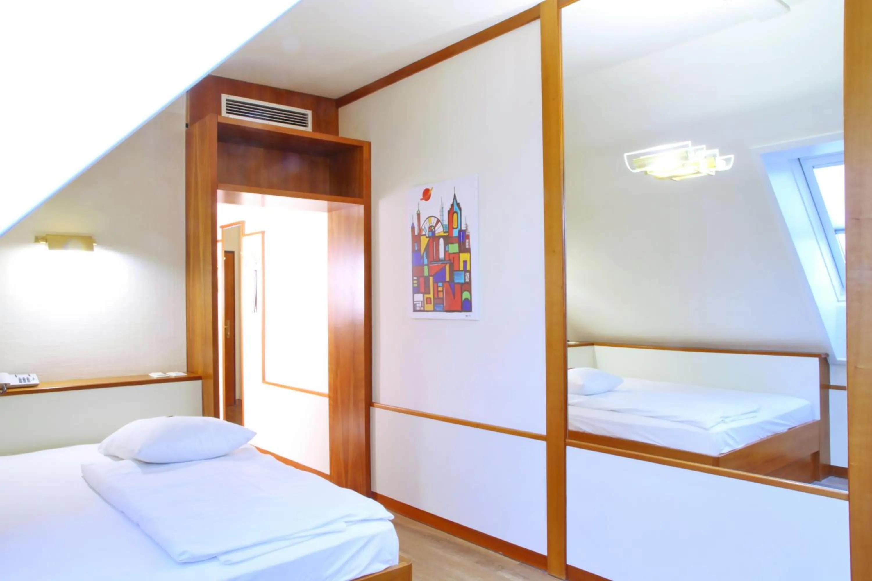 Bed in Vienna Sporthotel