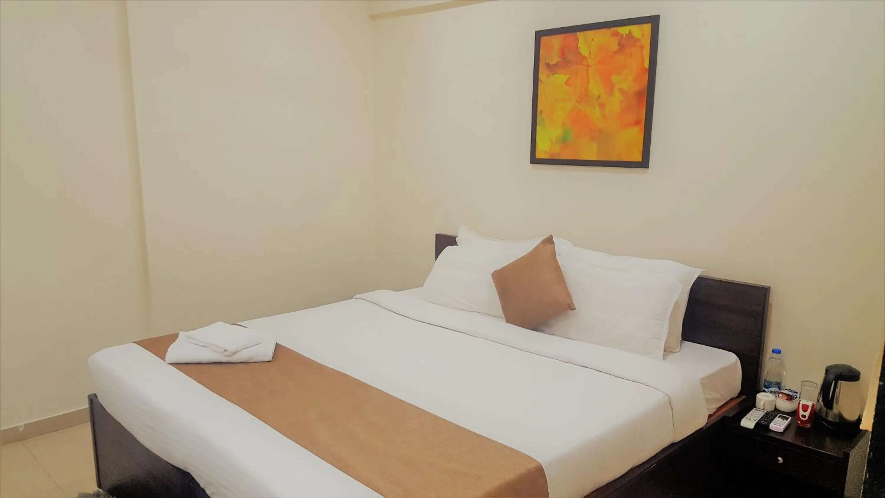 Day, Bed in Dragonfly Apartments Emerald