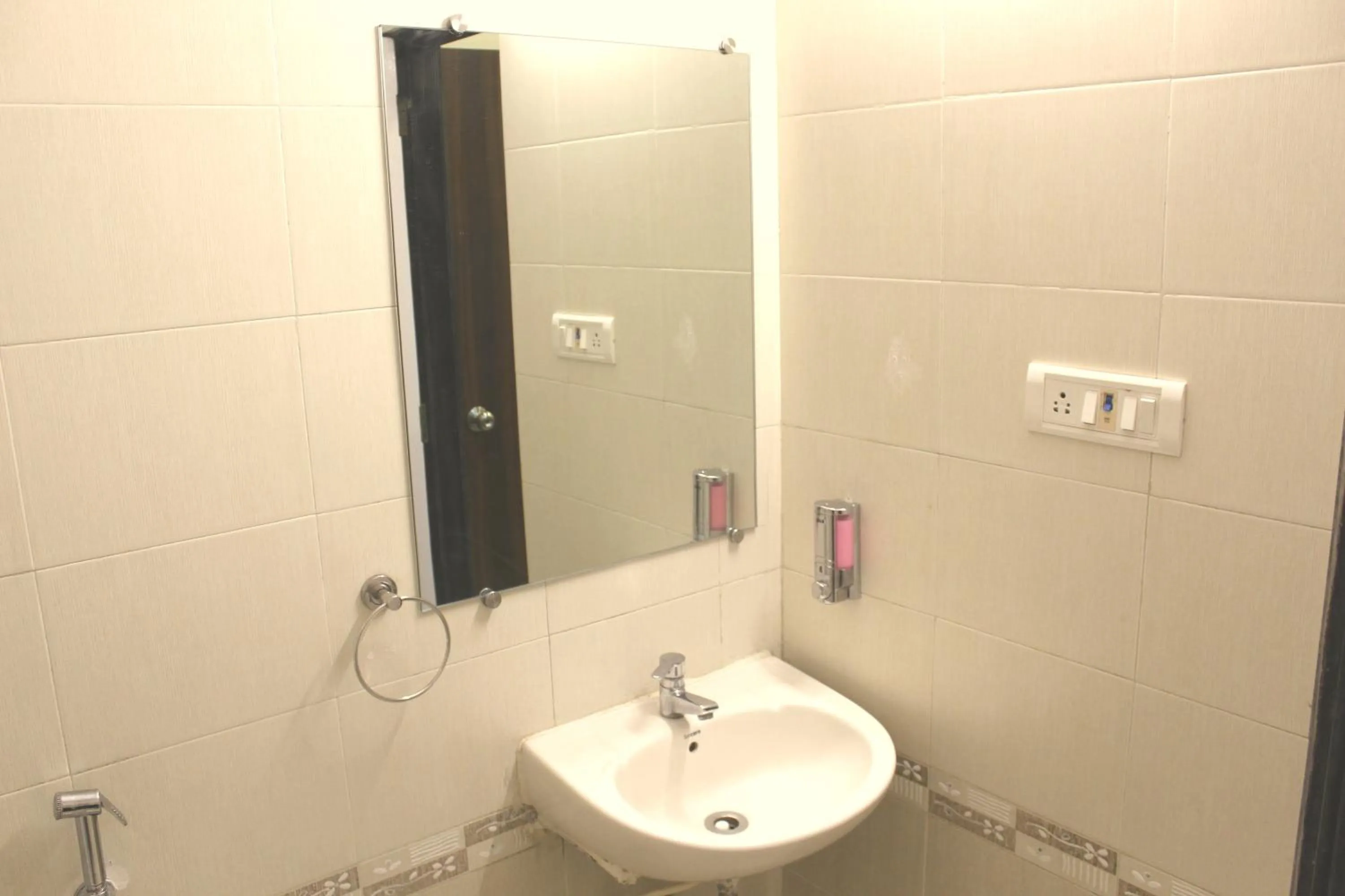 Day in Dragonfly Apartments Emerald