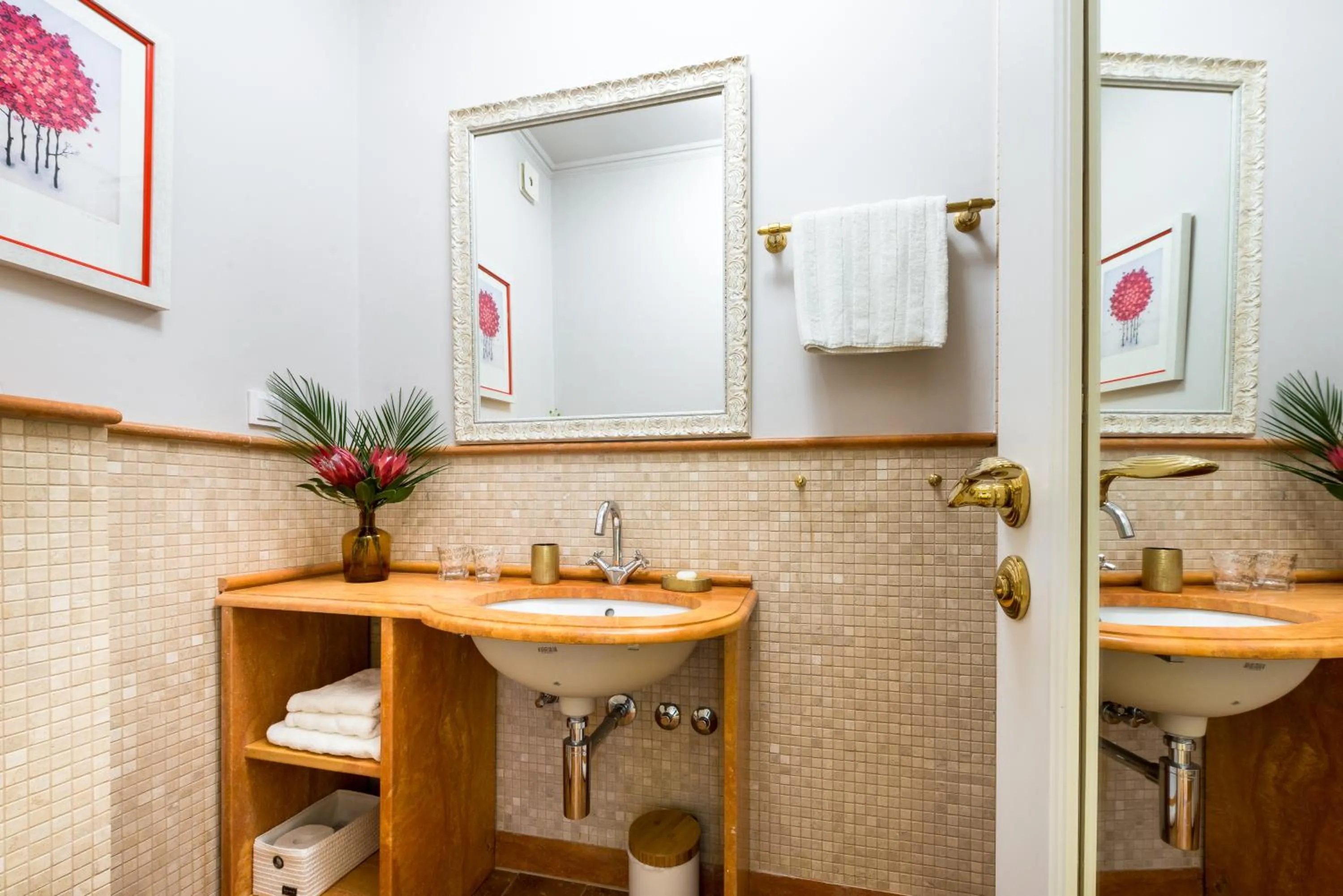 Shower in Dominus Little Palace