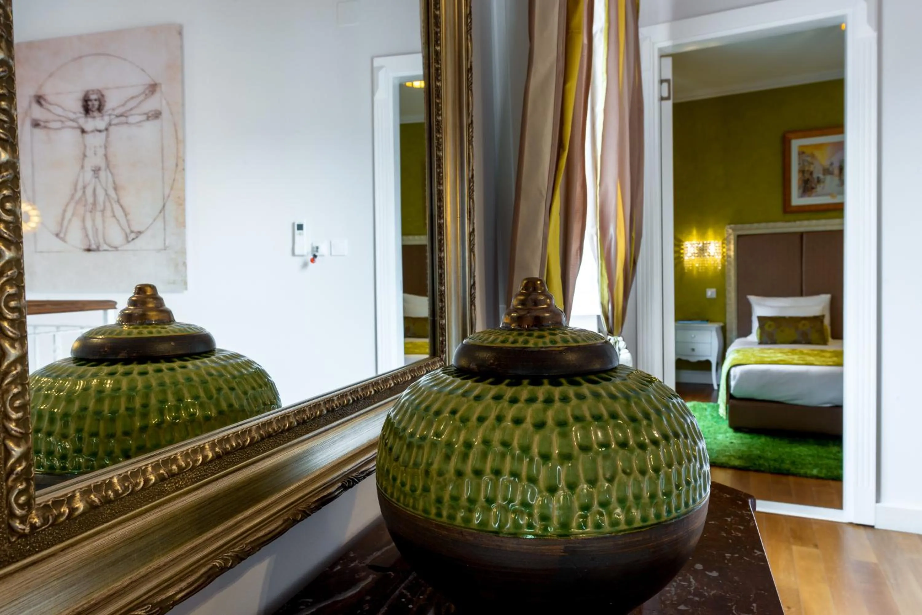 Decorative detail, Bed in Dominus Little Palace