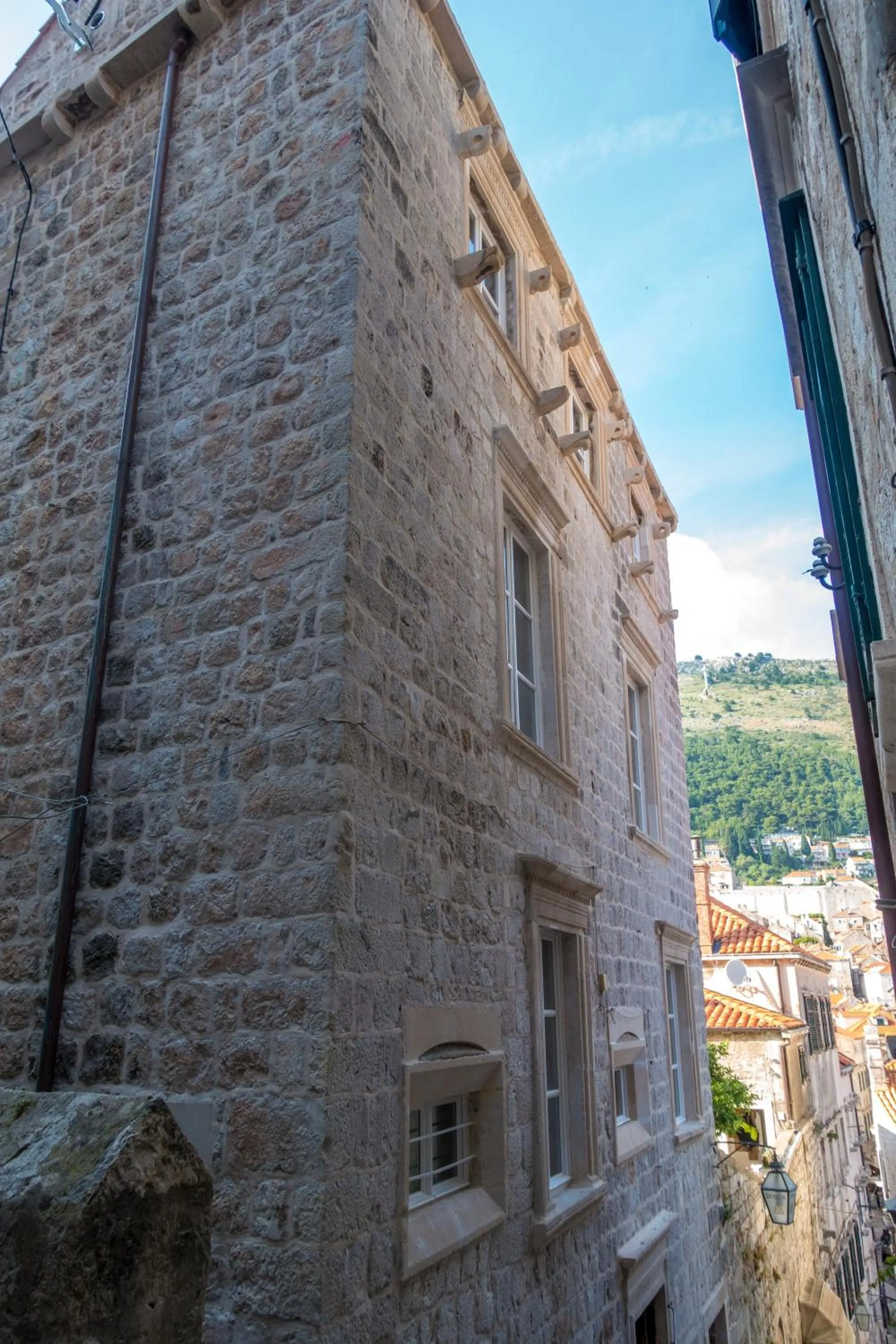 Property building in Dominus Little Palace