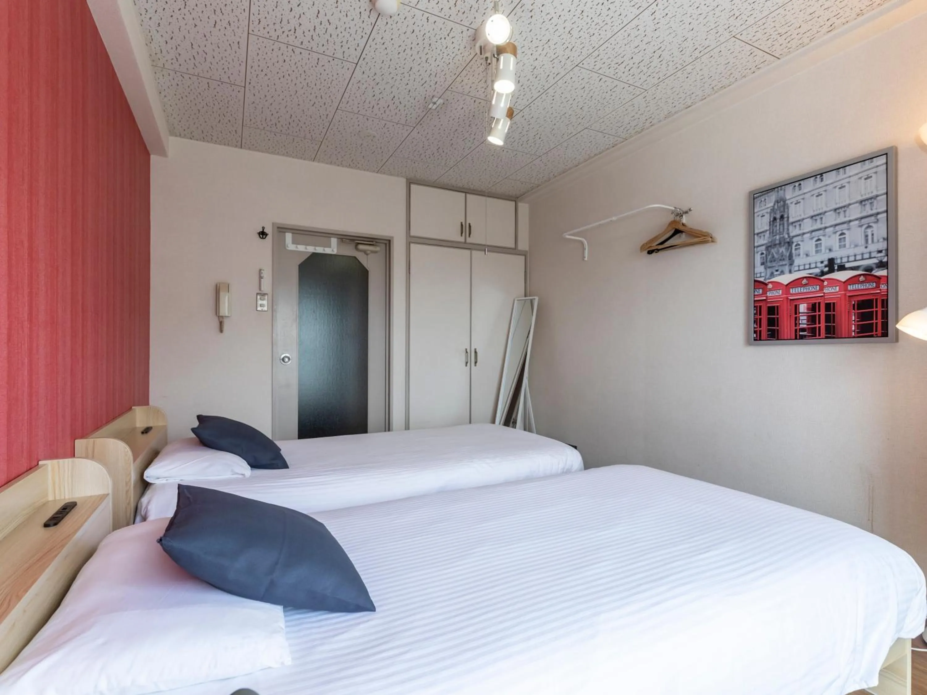 Photo of the whole room in Sakura Guesthouse