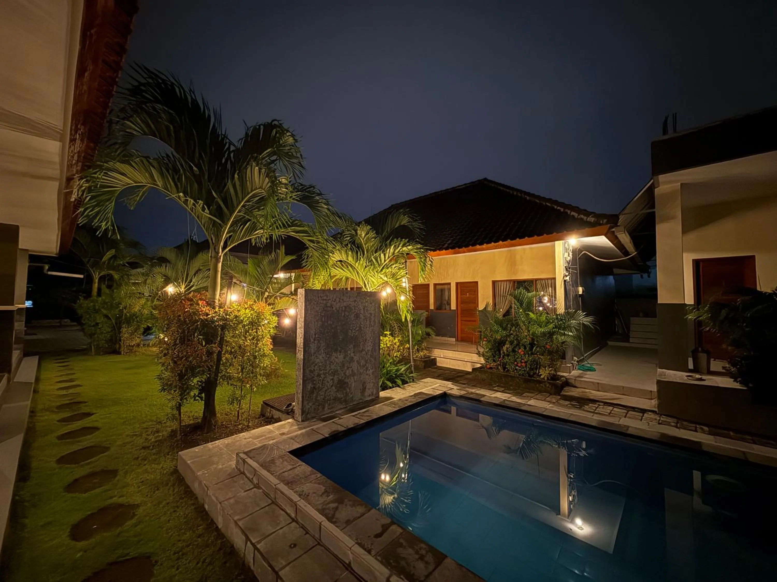 Night in Dega Gardens