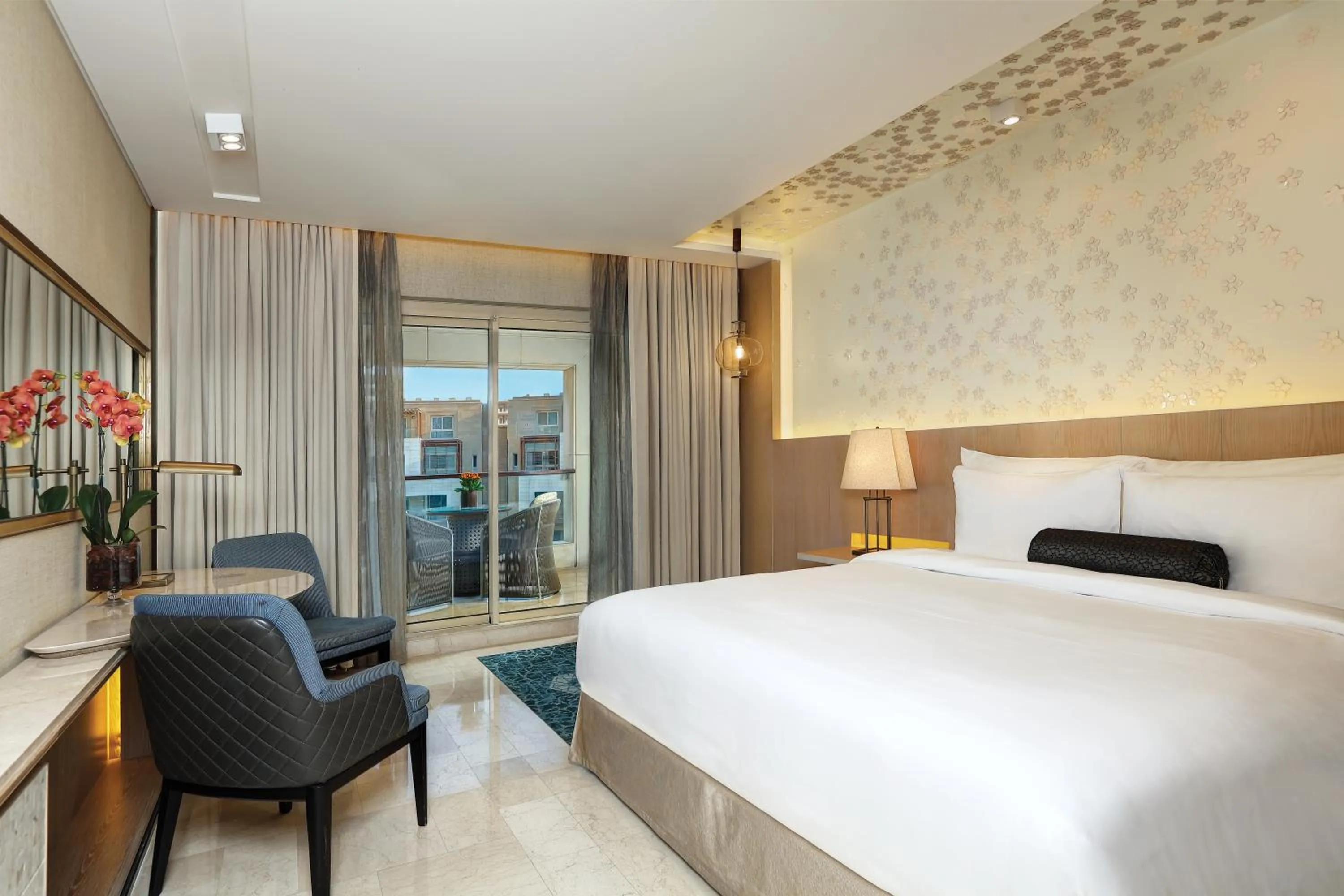 Photo of the whole room, Bed in Kempinski Summerland Hotel & Resort Beirut