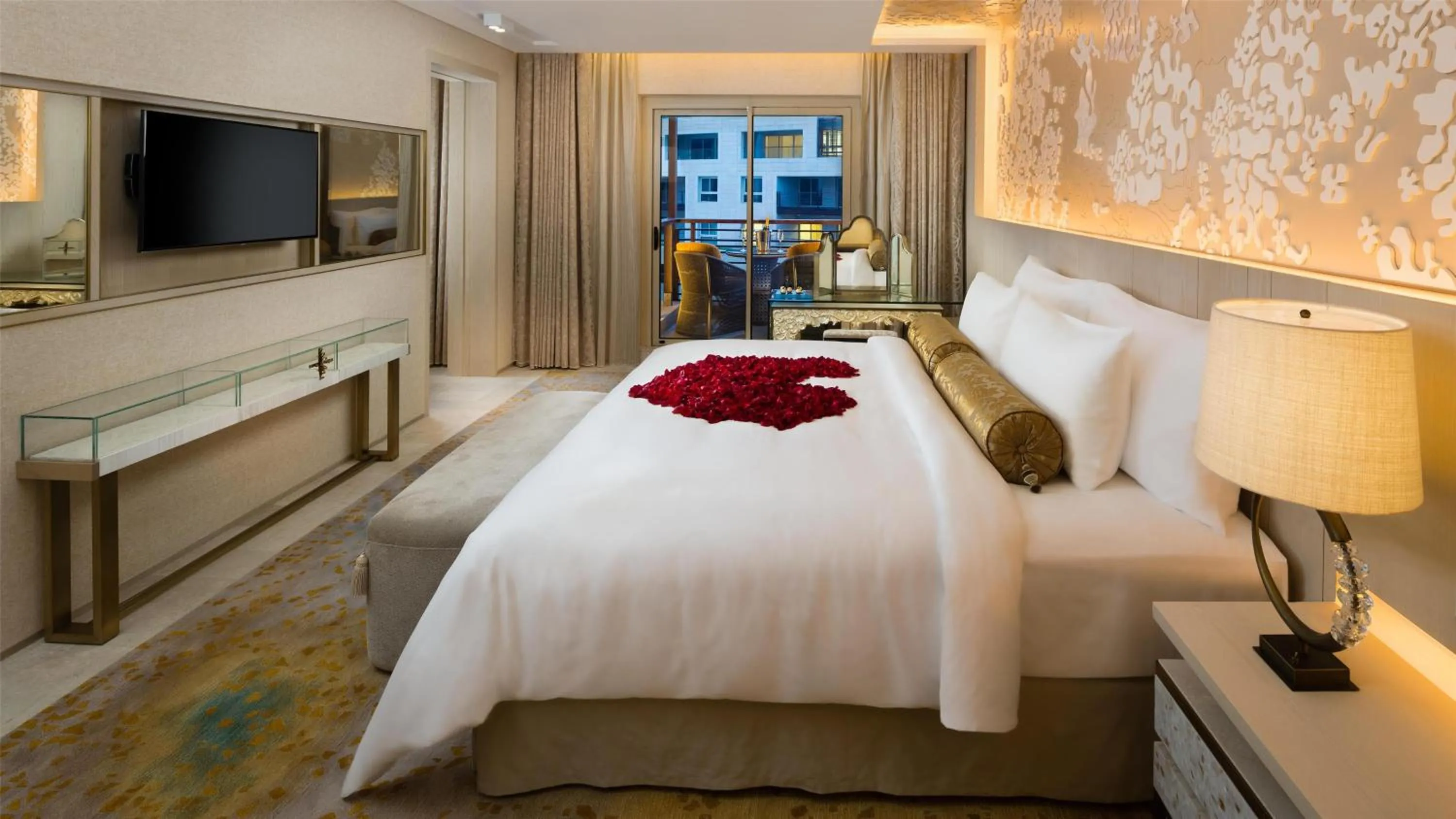 Photo of the whole room, Bed in Kempinski Summerland Hotel & Resort Beirut