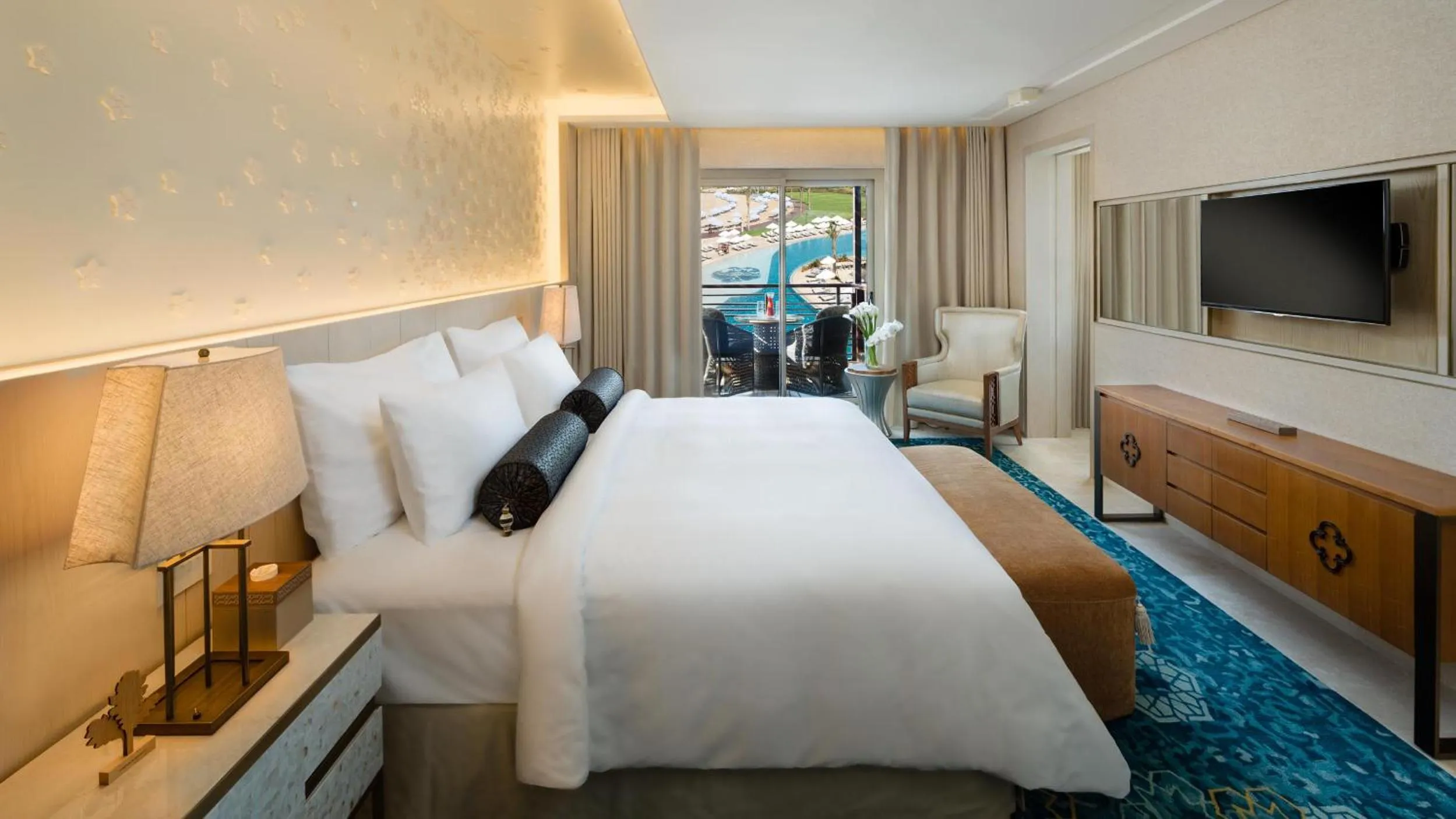 Bed in Kempinski Summerland Hotel & Resort Beirut