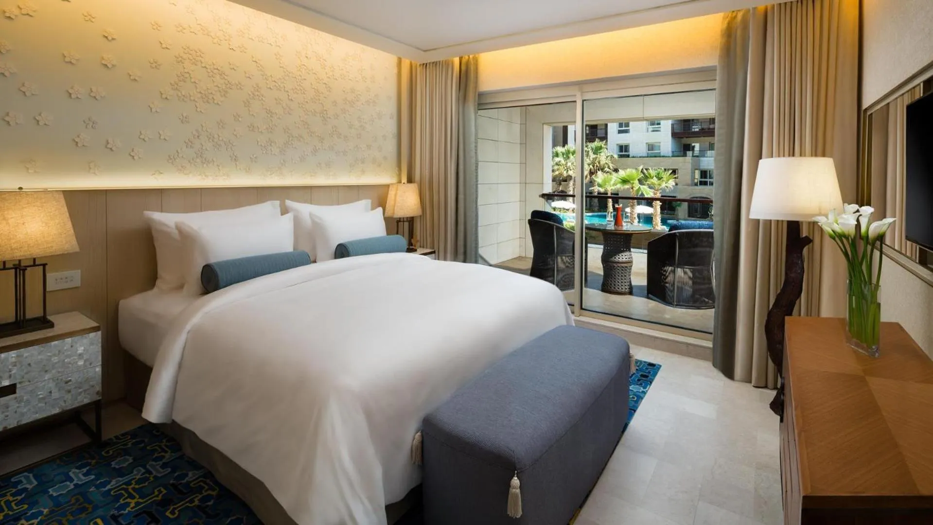 Photo of the whole room, Bed in Kempinski Summerland Hotel & Resort Beirut