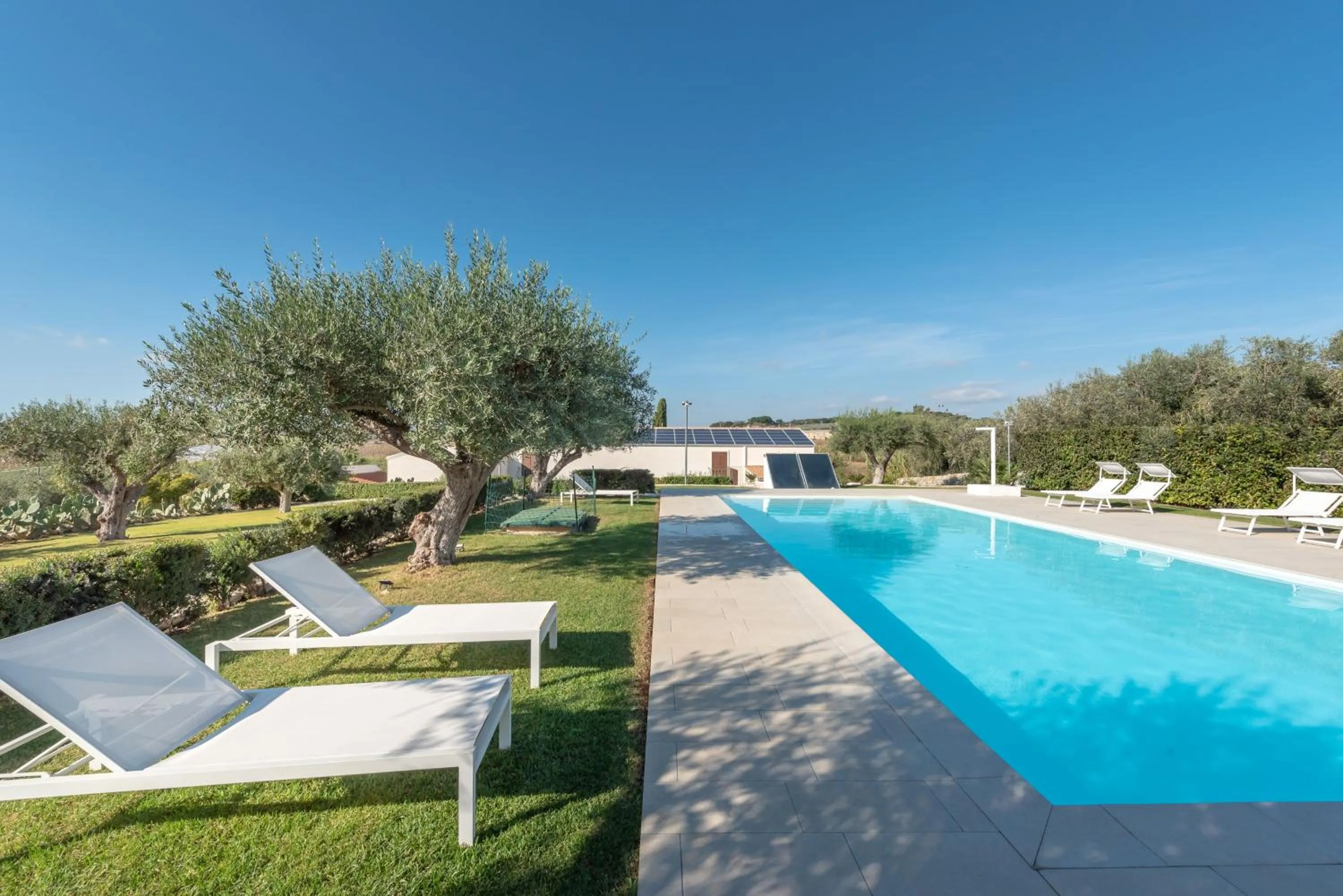 Swimming pool in Kinanto Bioresort