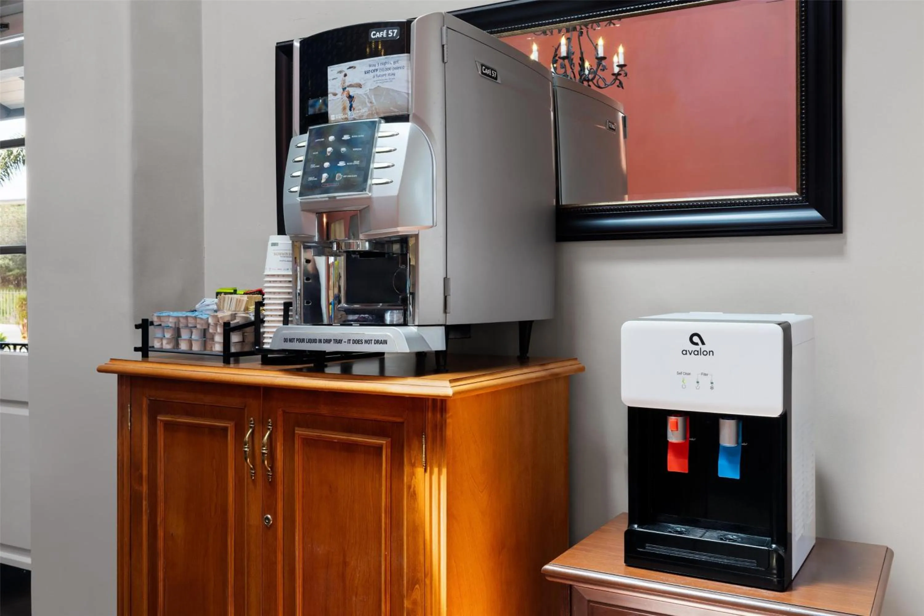 Breakfast in Best Western Plus Pepper Tree Inn