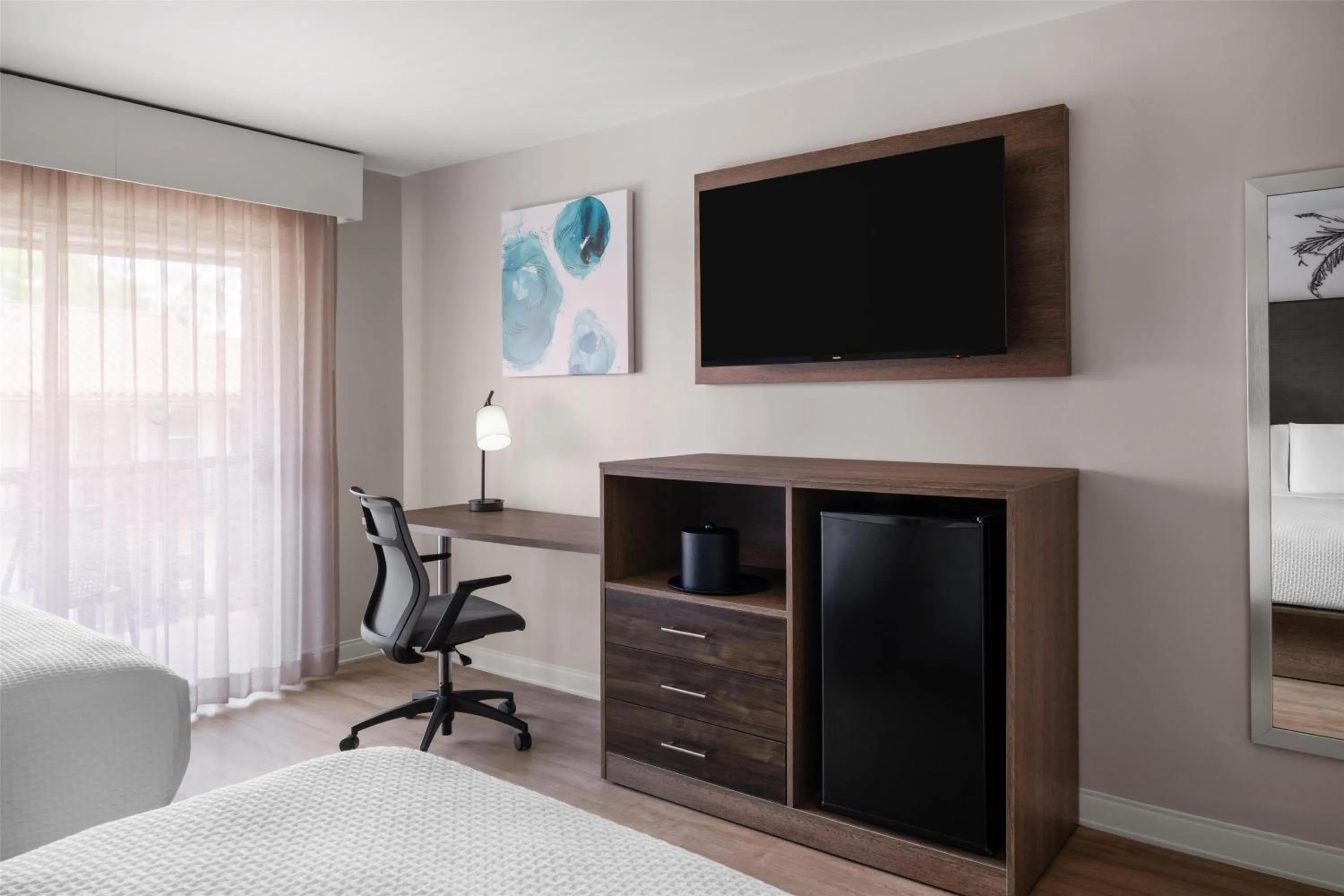 Bedroom in Best Western Plus Pepper Tree Inn