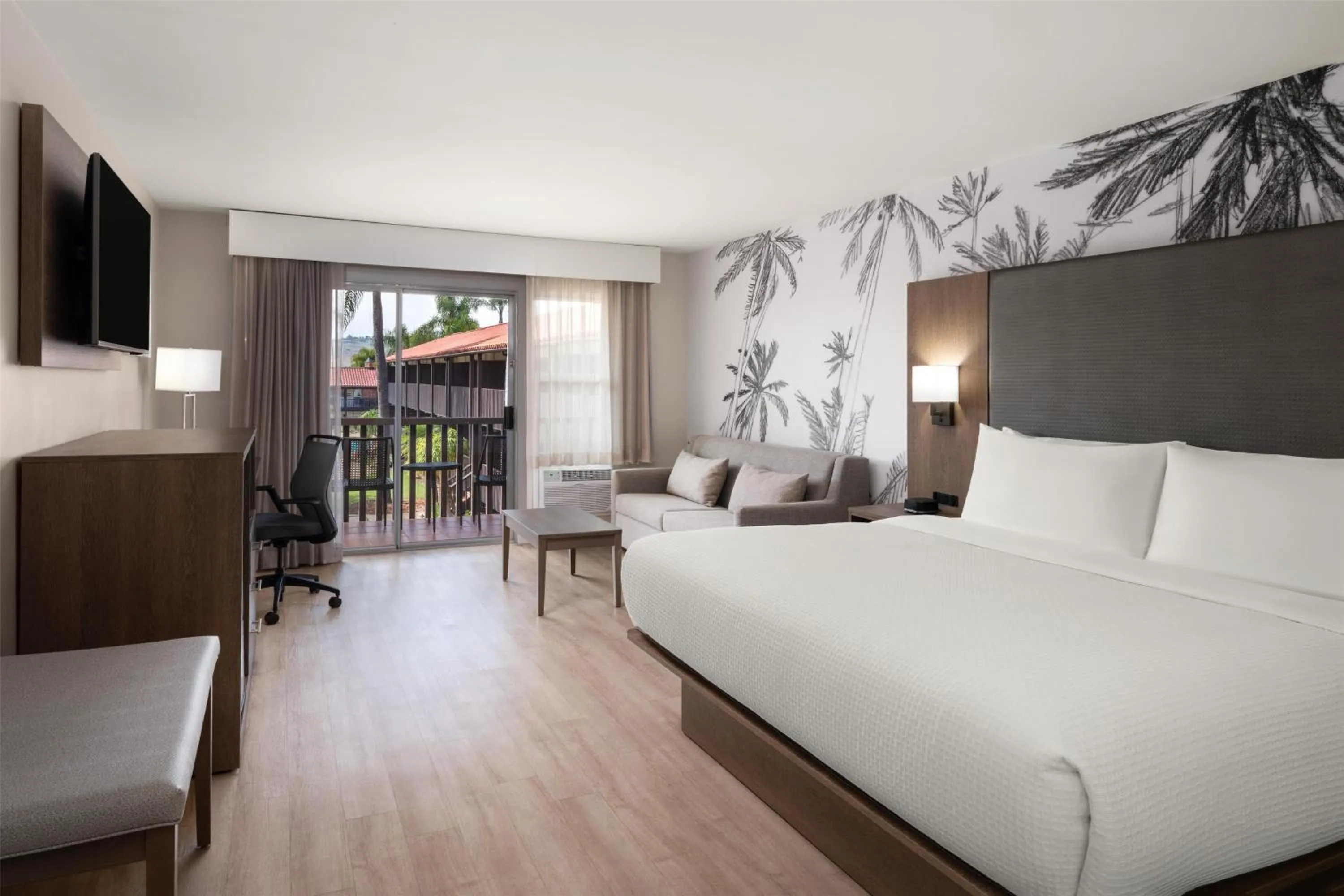 Bedroom, Bed in Best Western Plus Pepper Tree Inn