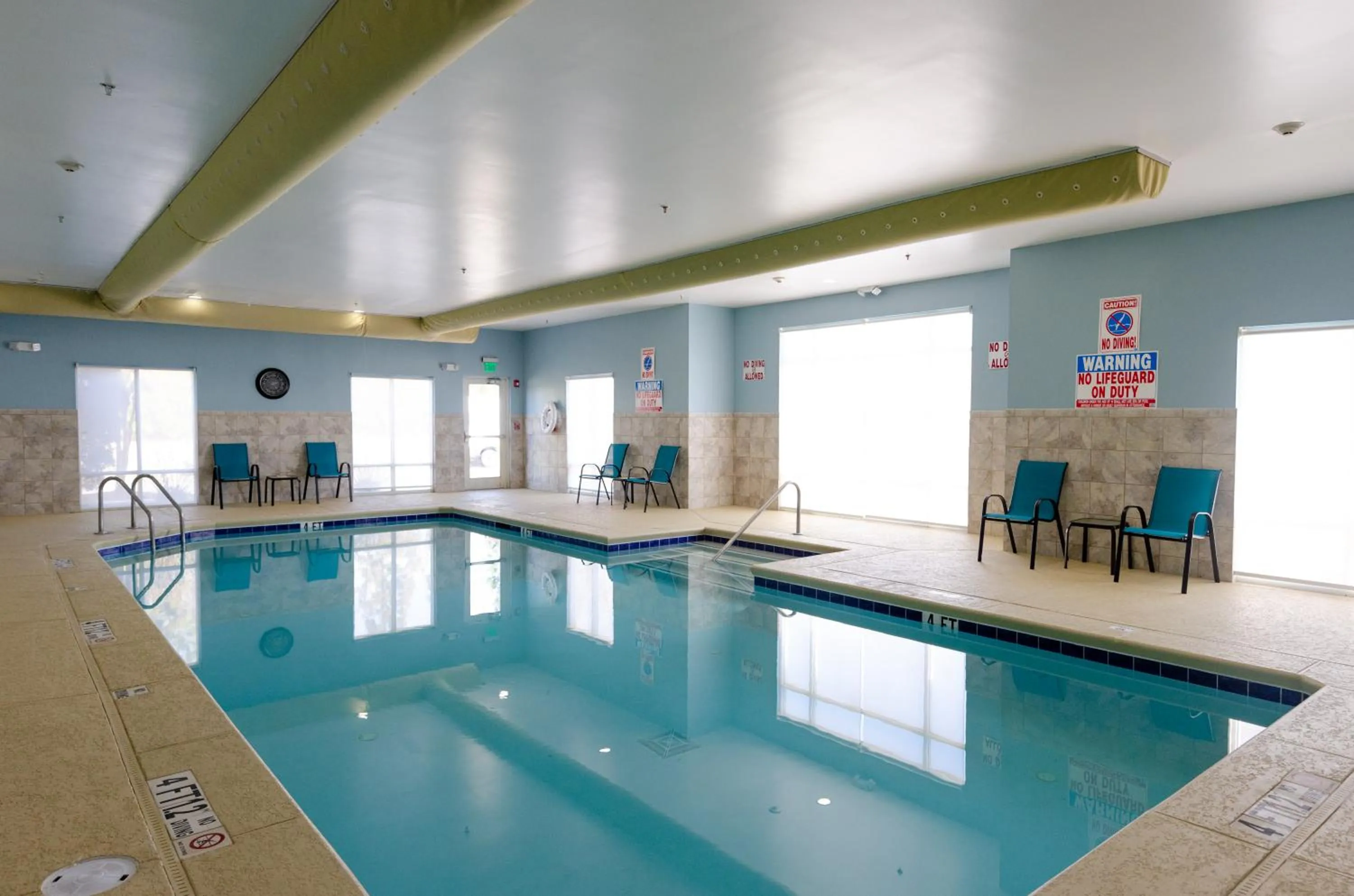 Swimming pool in Holiday Inn Express Hotel & Suites Atlanta Airport West - Camp Creek by IHG