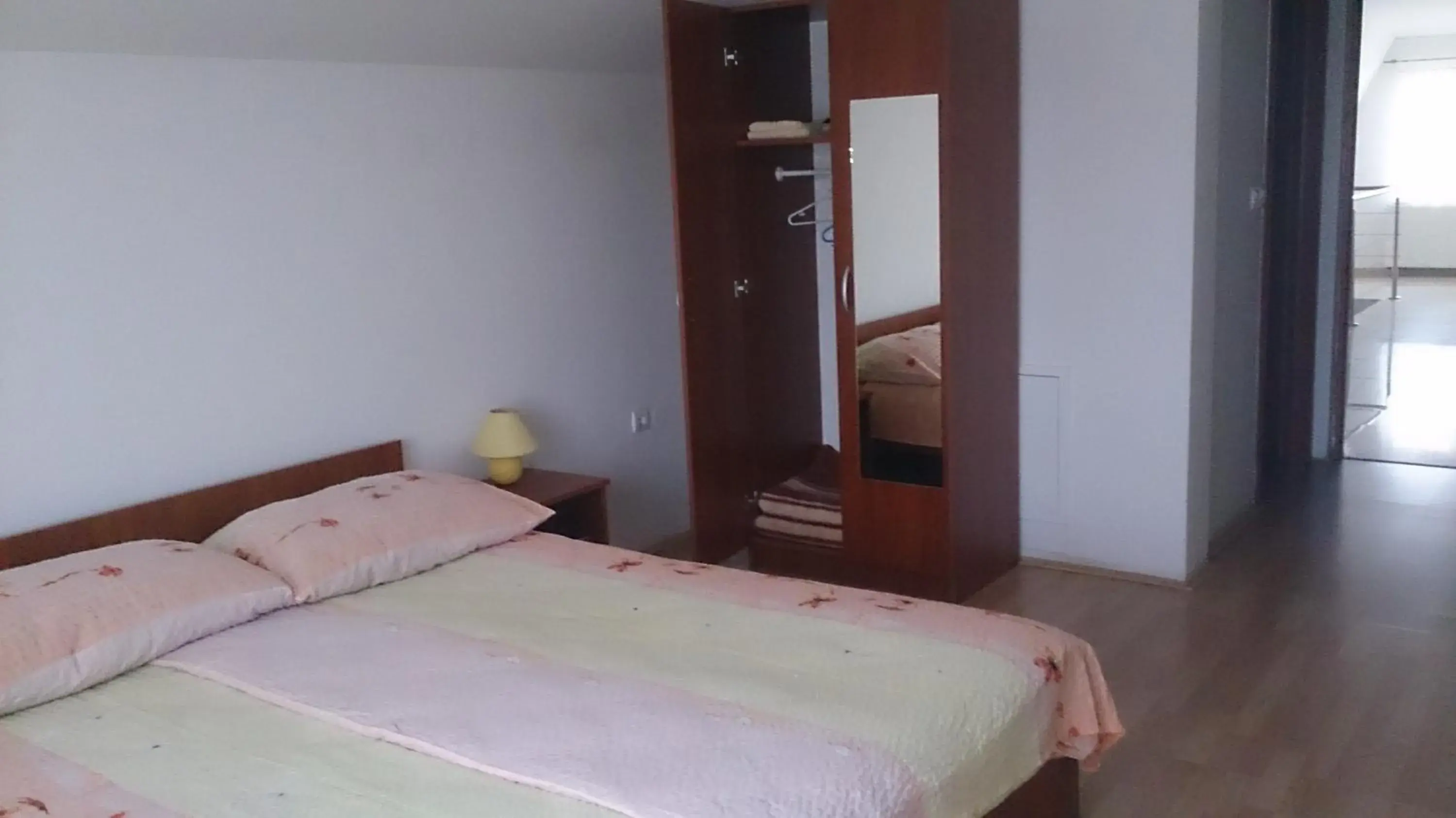 Large Double Room in Guesthouse Capistro Large Double Room in Guesthouse Capistro