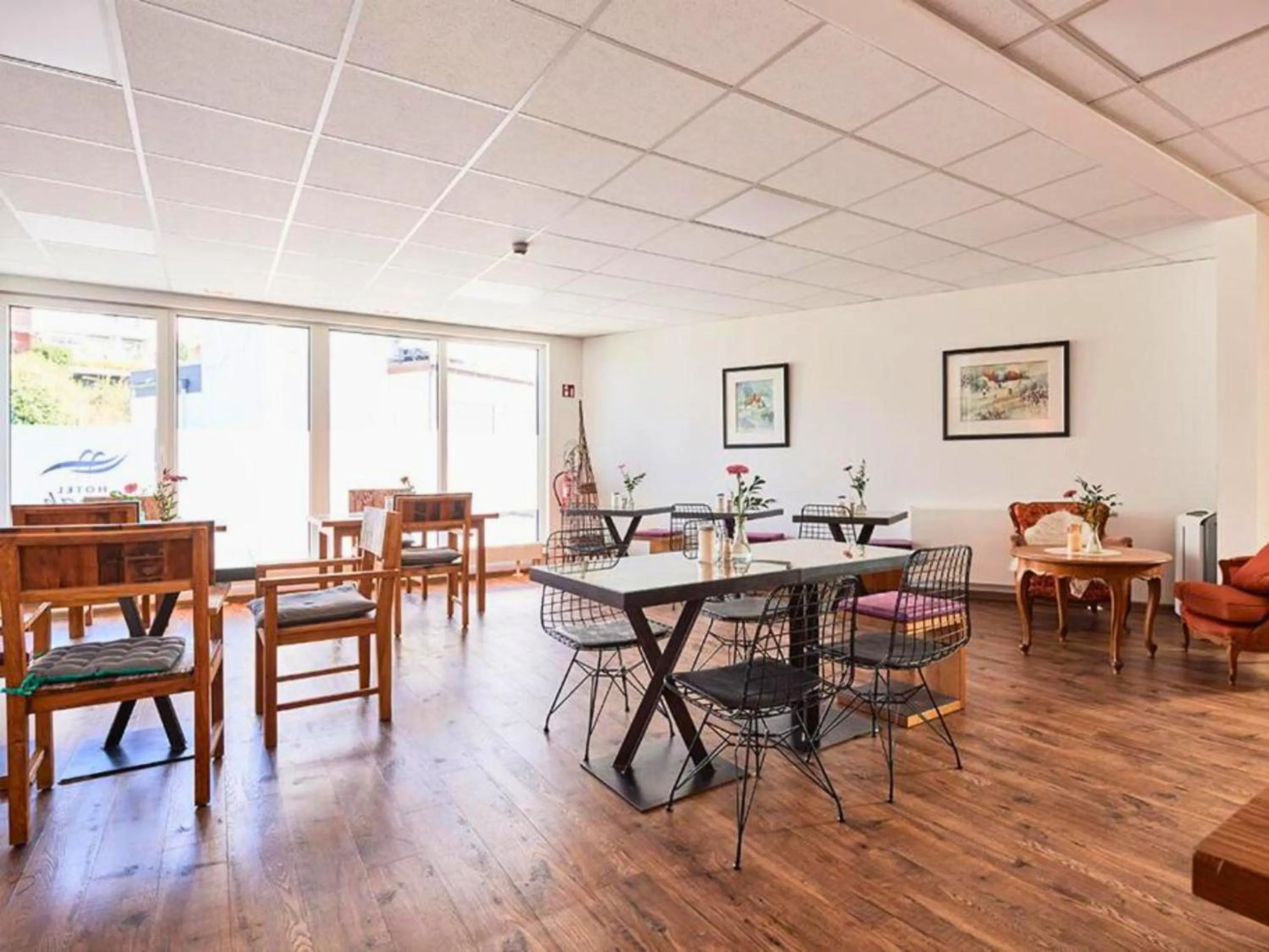 Restaurant/places to eat in Hotel Sarah