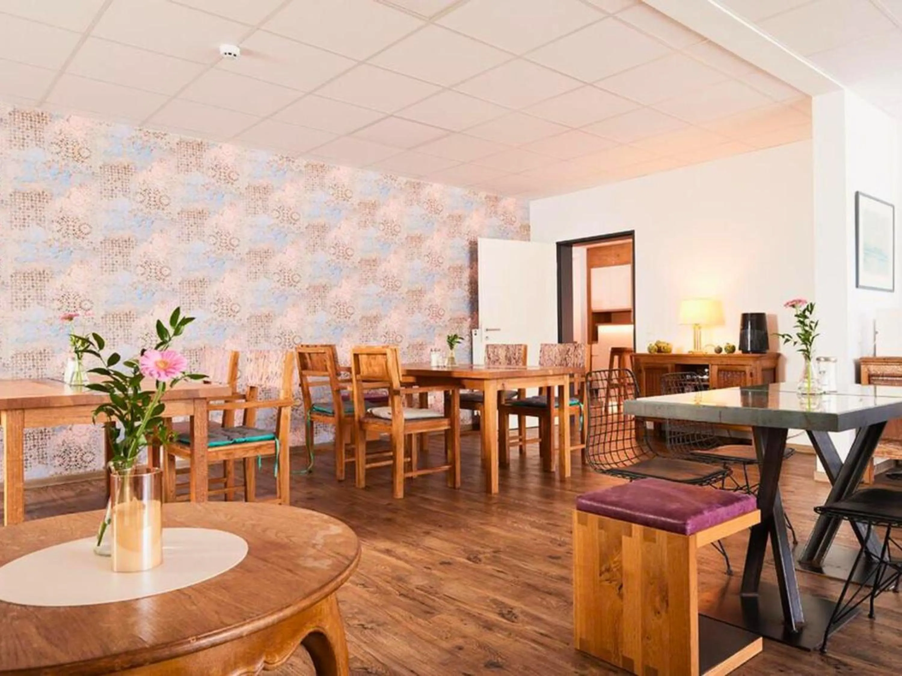 Restaurant/places to eat in Hotel Sarah