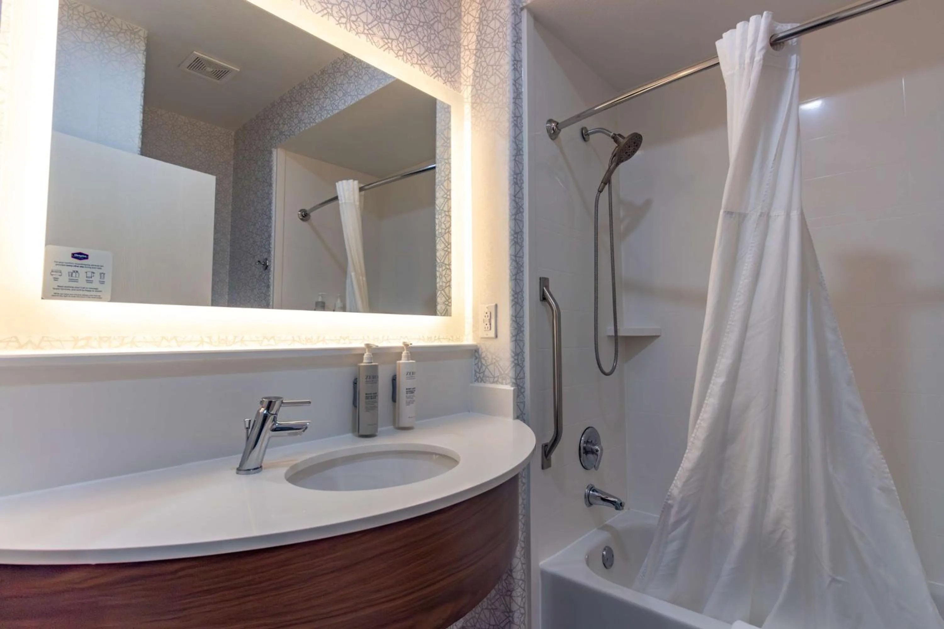 Bathroom in Hampton Inn & Suites Denton