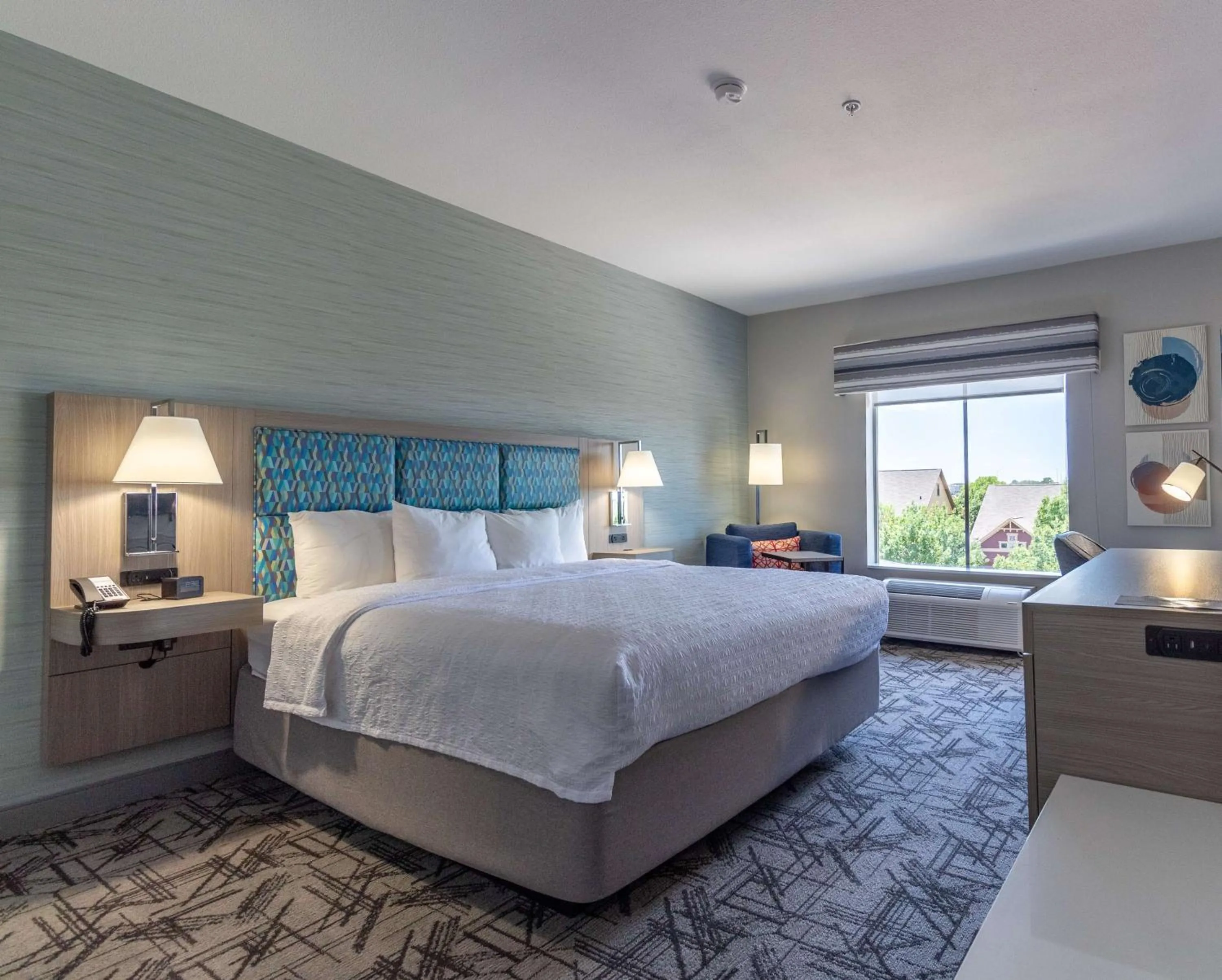 Bed in Hampton Inn & Suites Denton