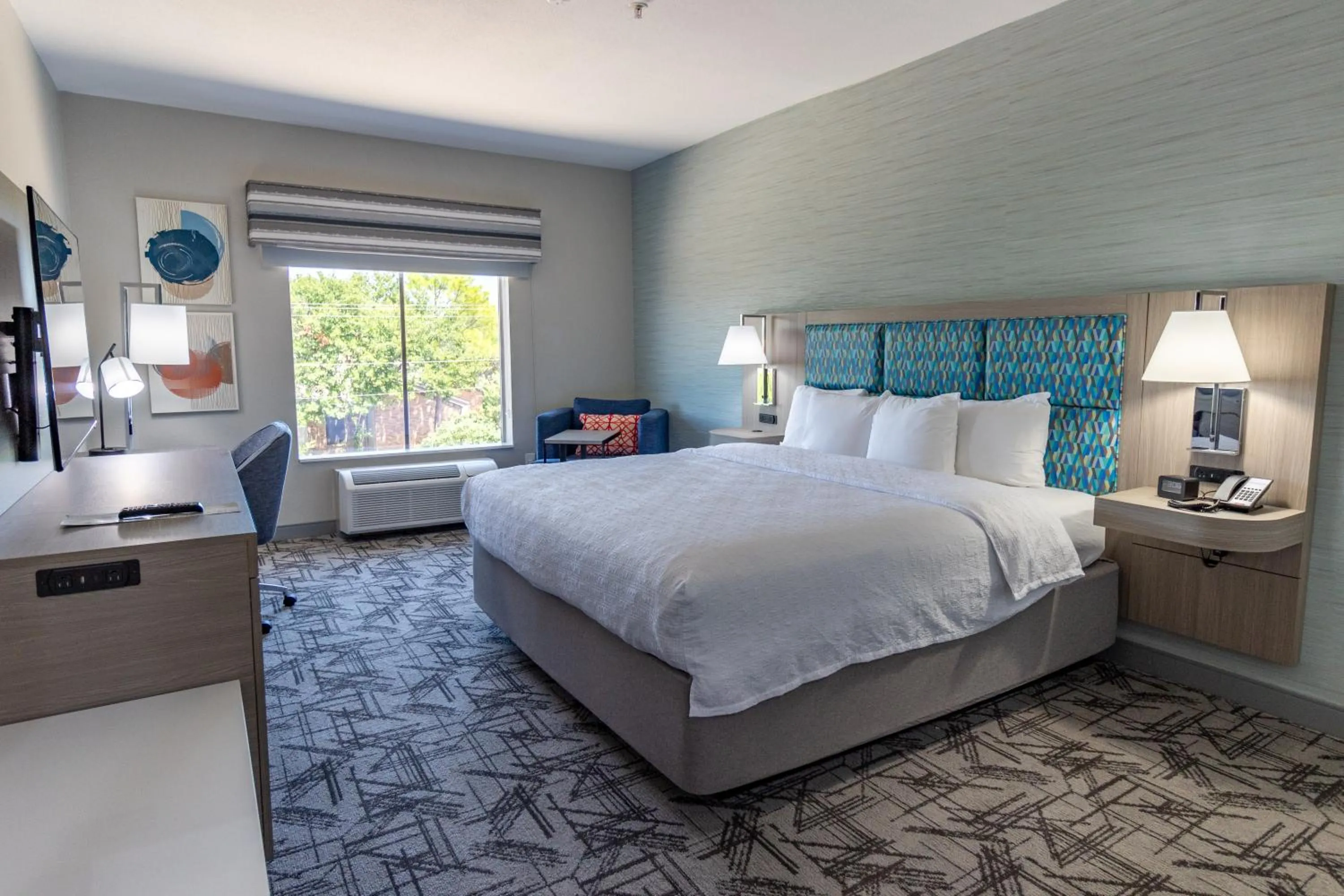 Bed in Hampton Inn & Suites Denton