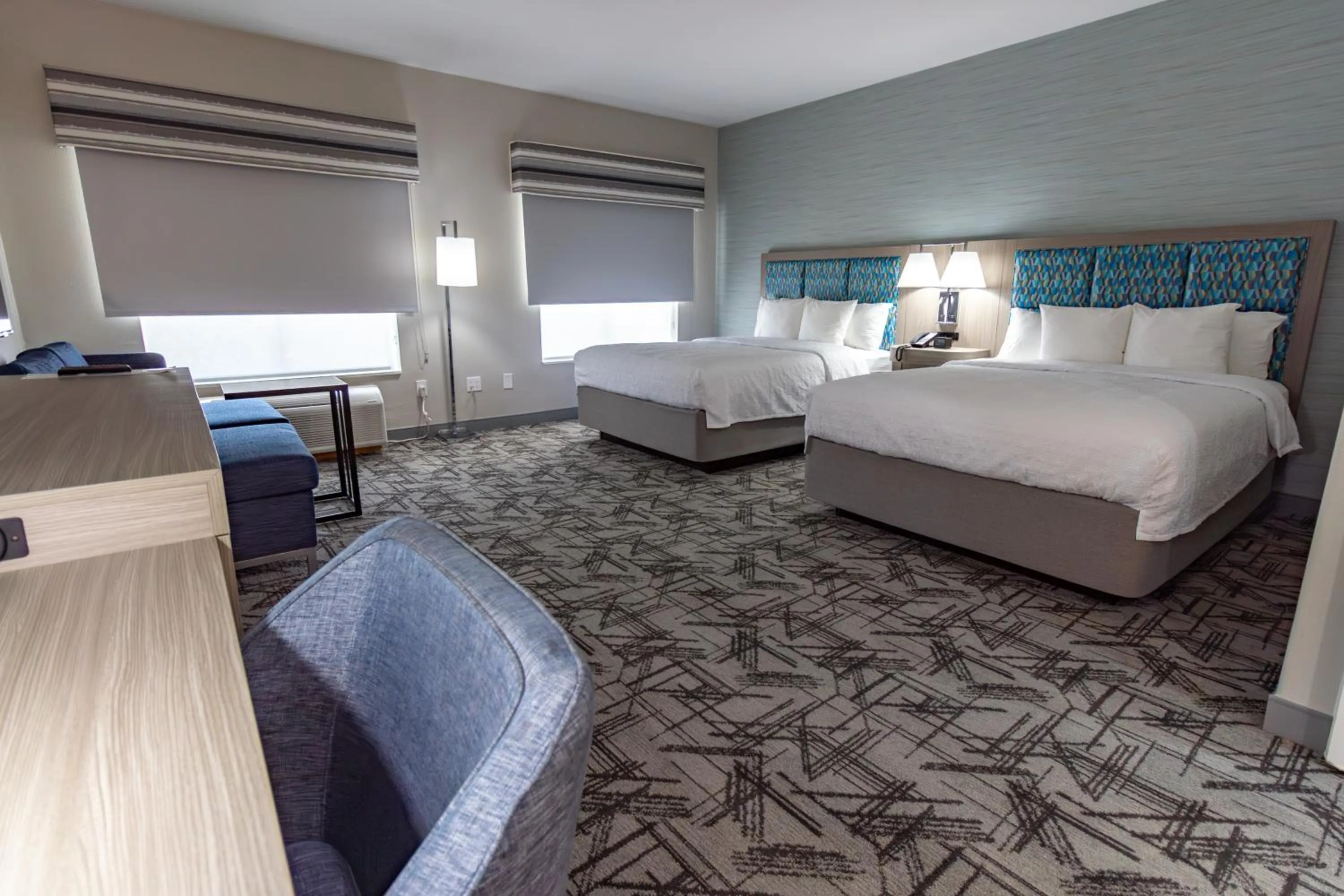 Bedroom, Bed in Hampton Inn & Suites Denton