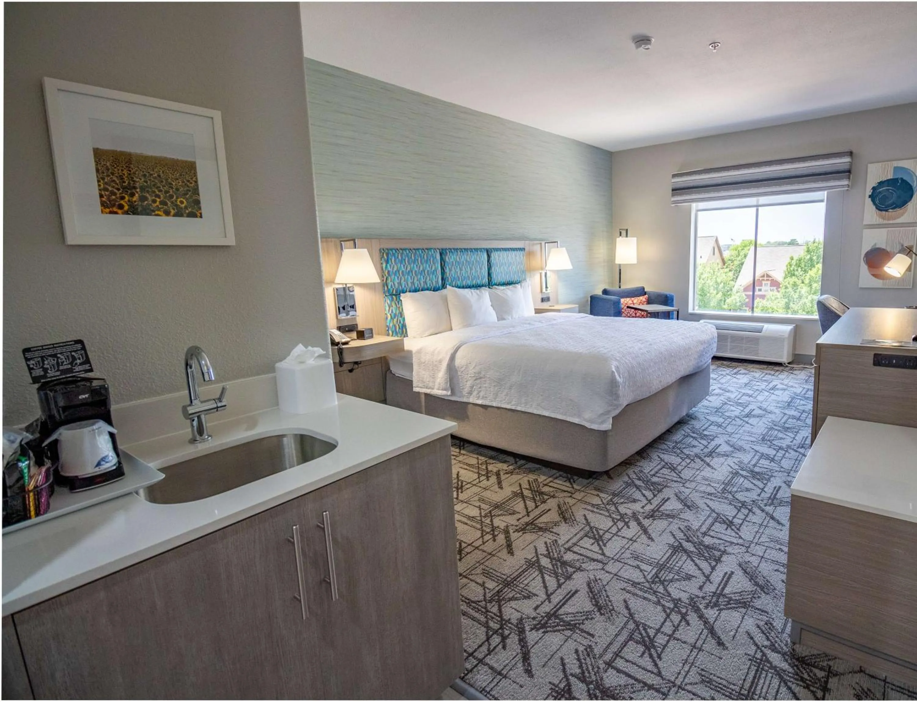 Bed in Hampton Inn & Suites Denton