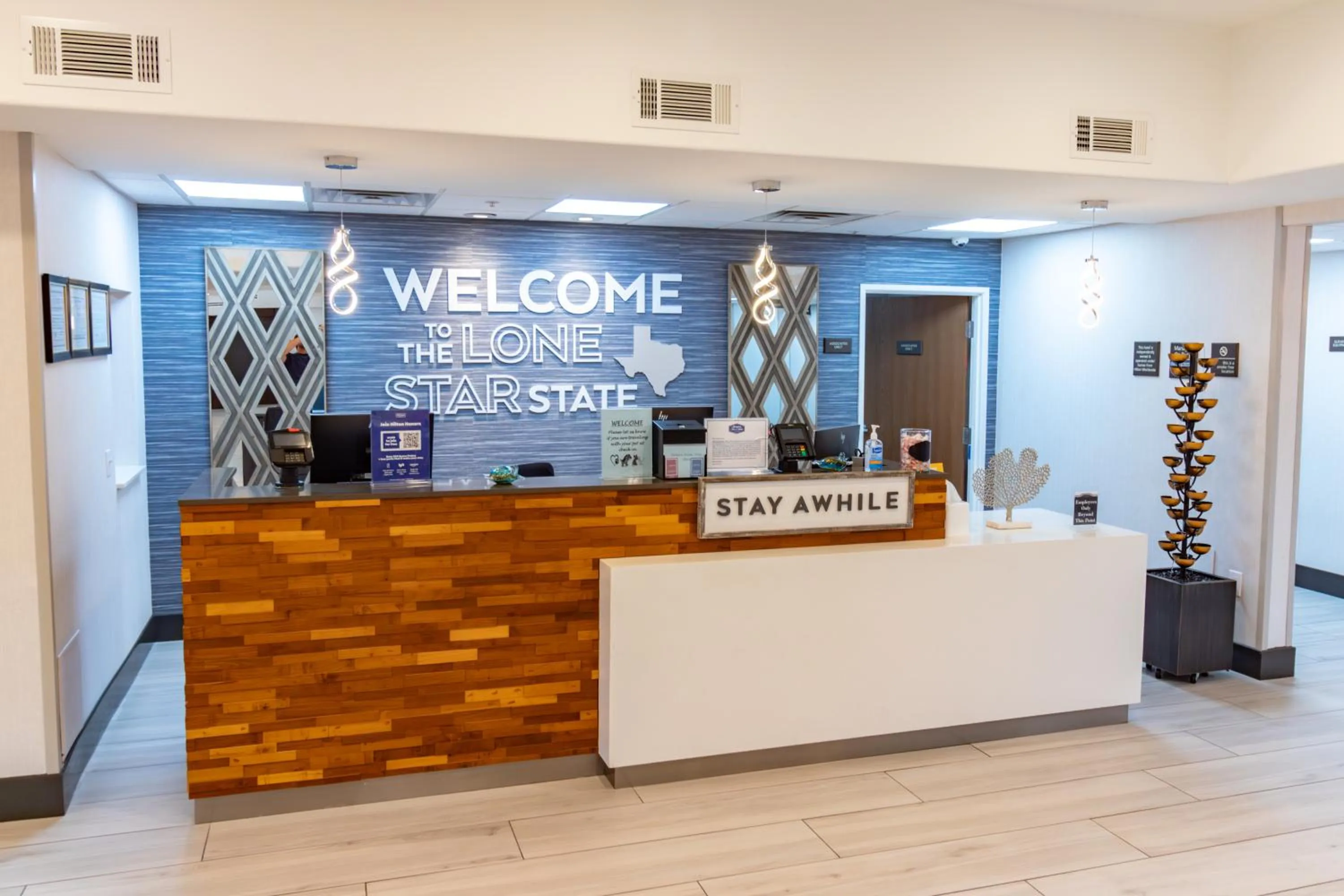 Lobby or reception in Hampton Inn & Suites Denton