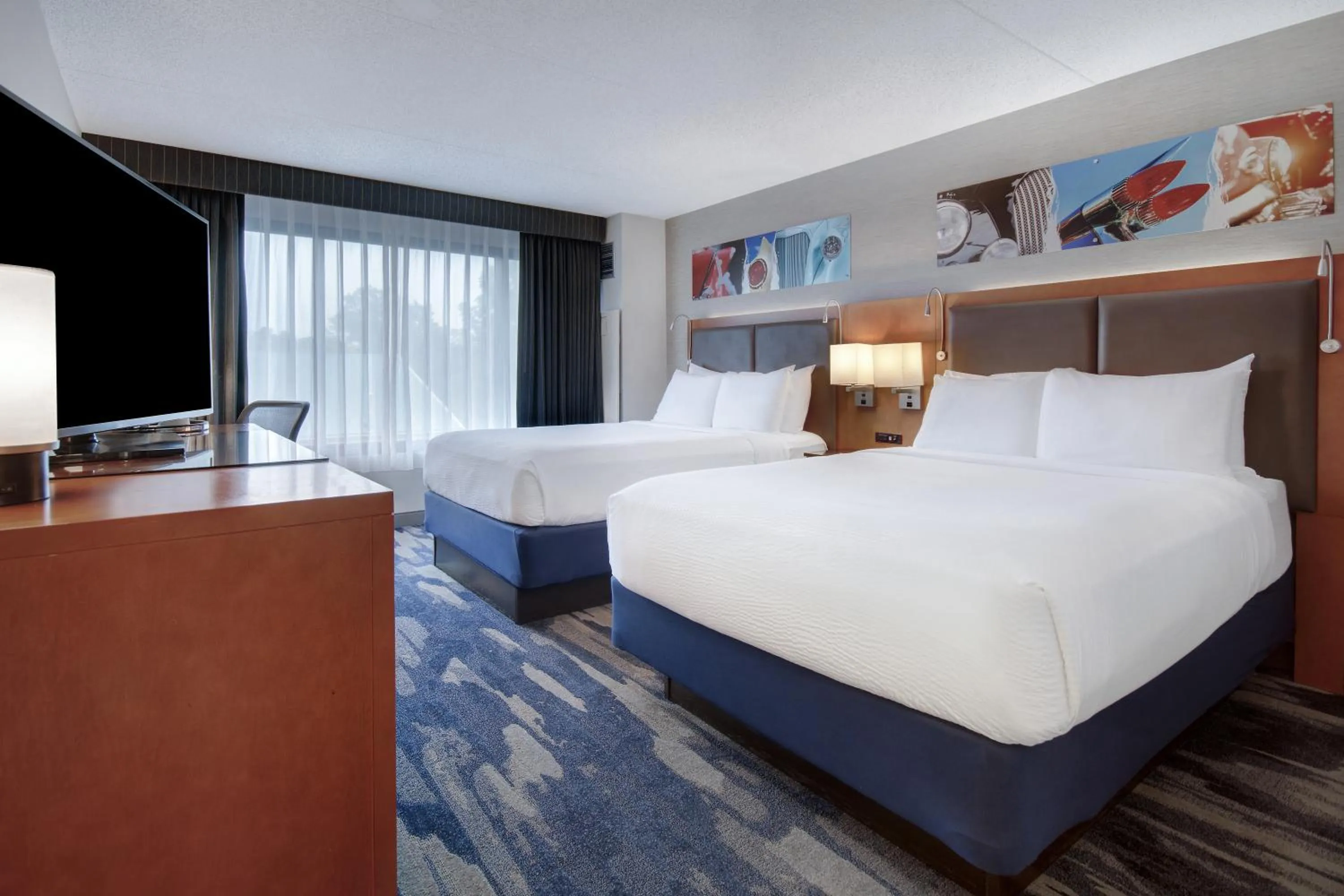 Guests, Bed in Crowne Plaza Auburn Hills by IHG