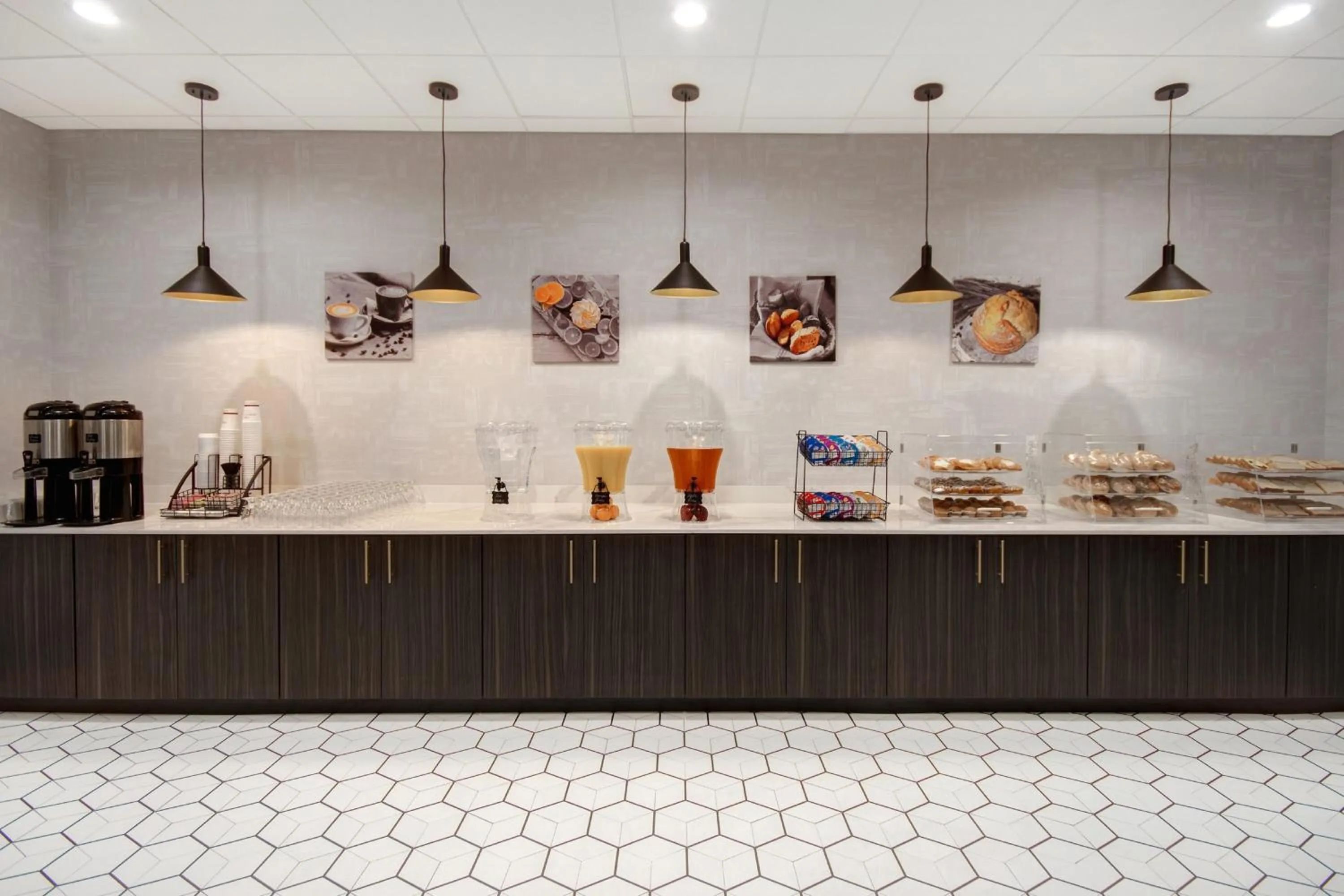 Breakfast in Crowne Plaza Auburn Hills by IHG