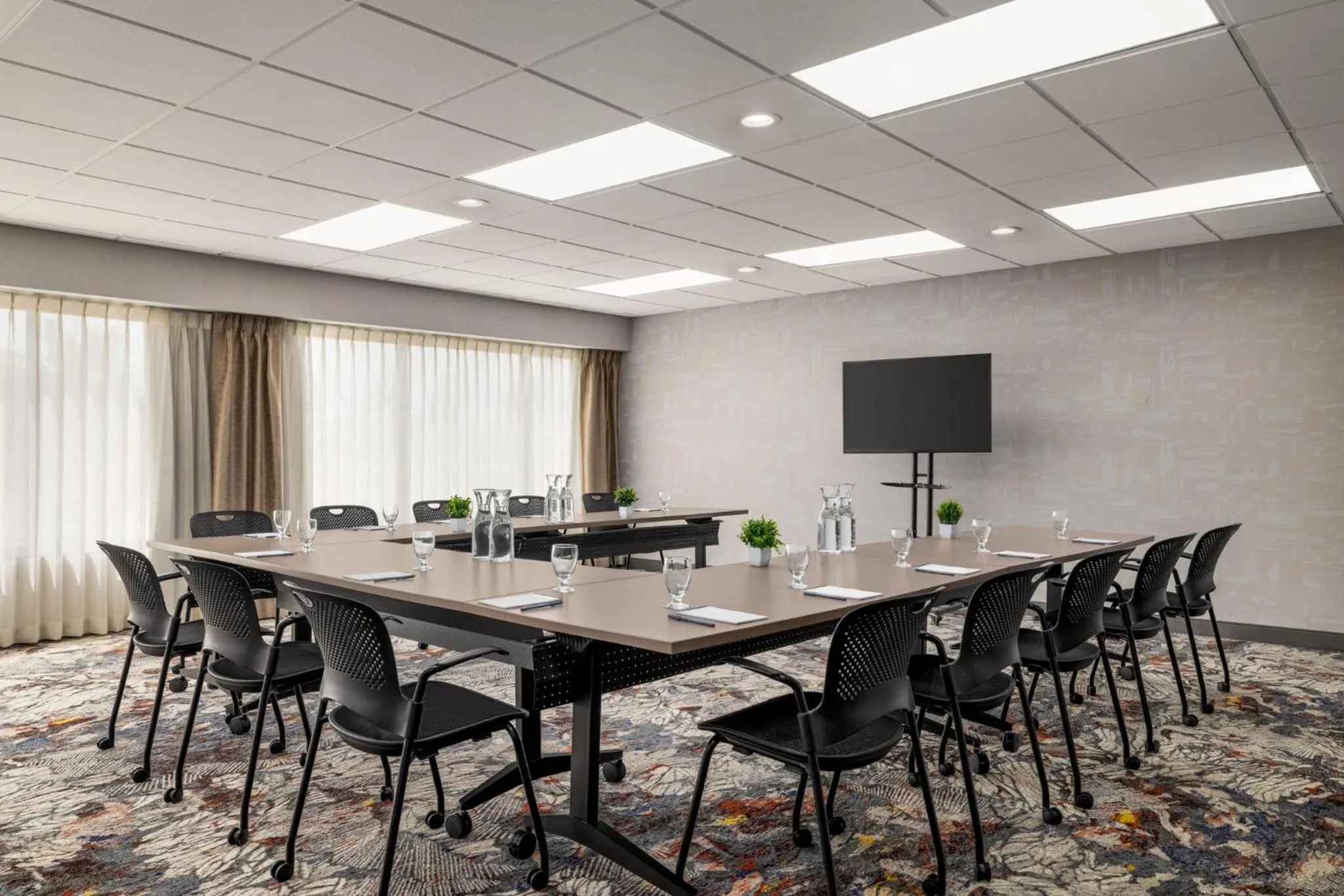 Meeting/conference room in Crowne Plaza Auburn Hills by IHG