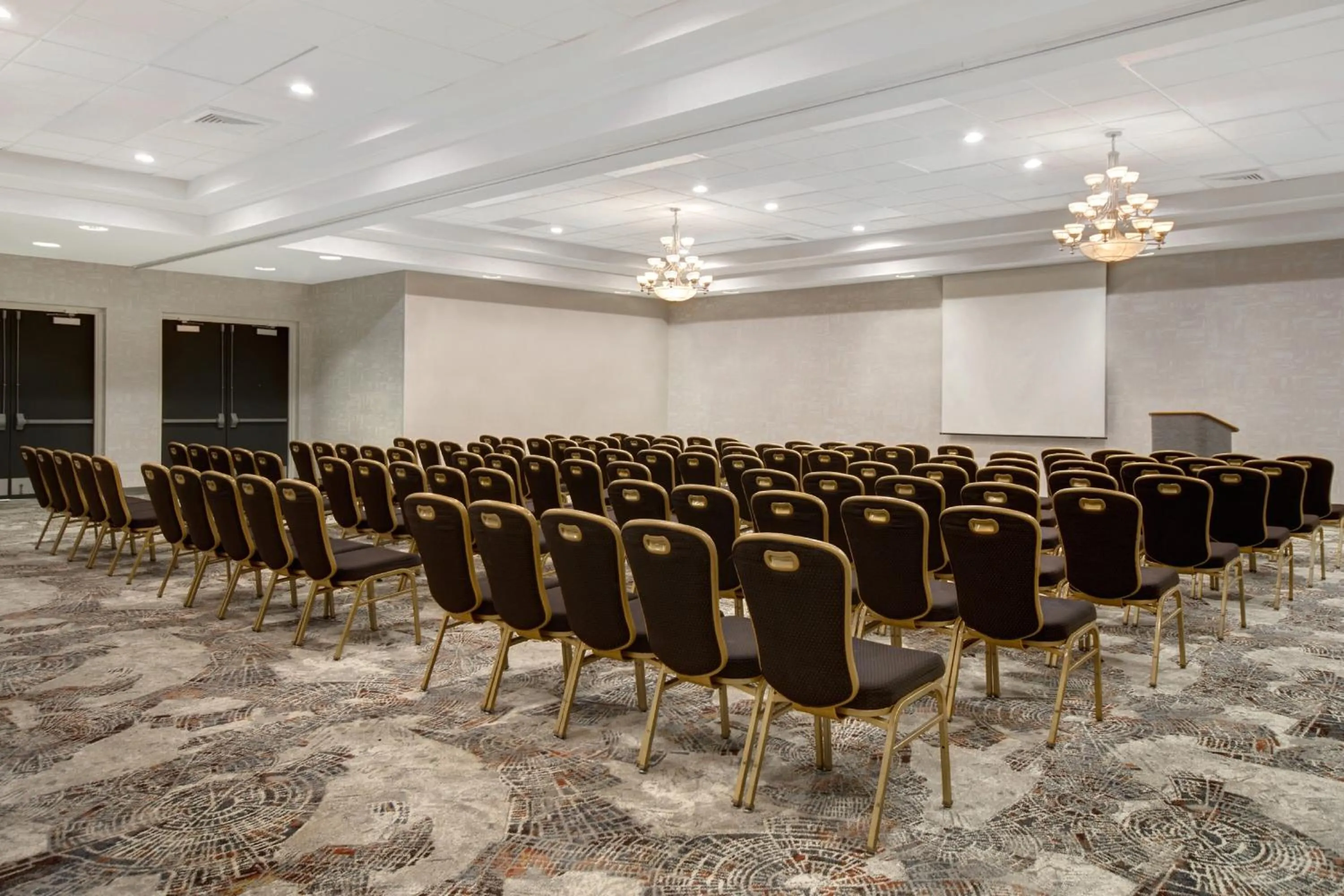 Meeting/conference room in Crowne Plaza Auburn Hills by IHG