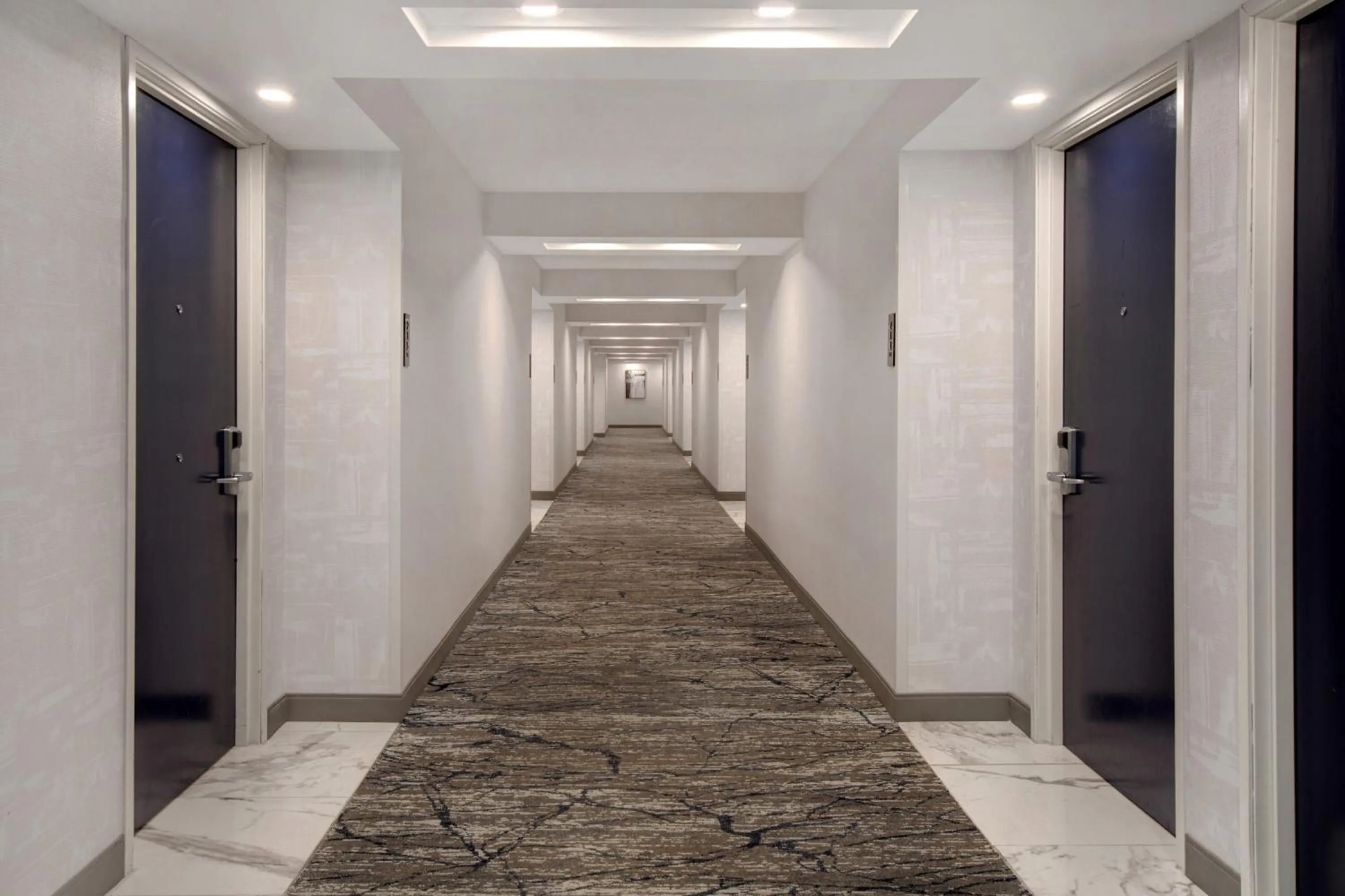 Lobby or reception in Crowne Plaza Auburn Hills by IHG