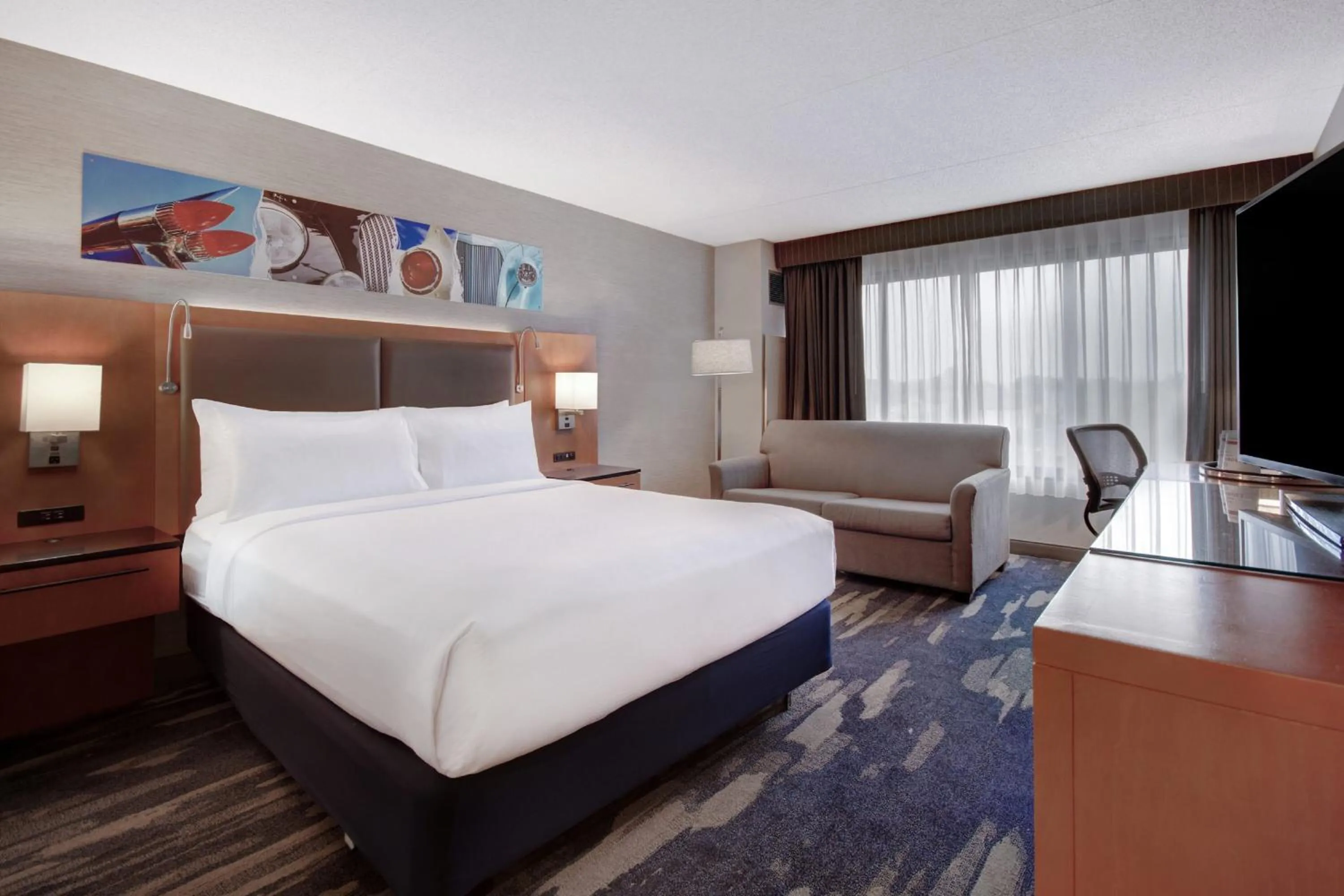 Photo of the whole room, Bed in Crowne Plaza Auburn Hills by IHG