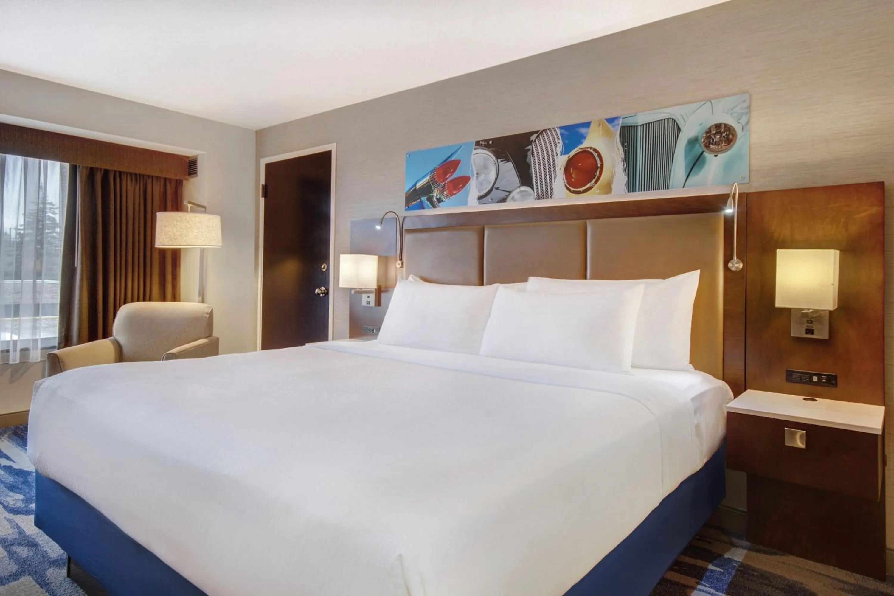 Photo of the whole room, Bed in Crowne Plaza Auburn Hills by IHG