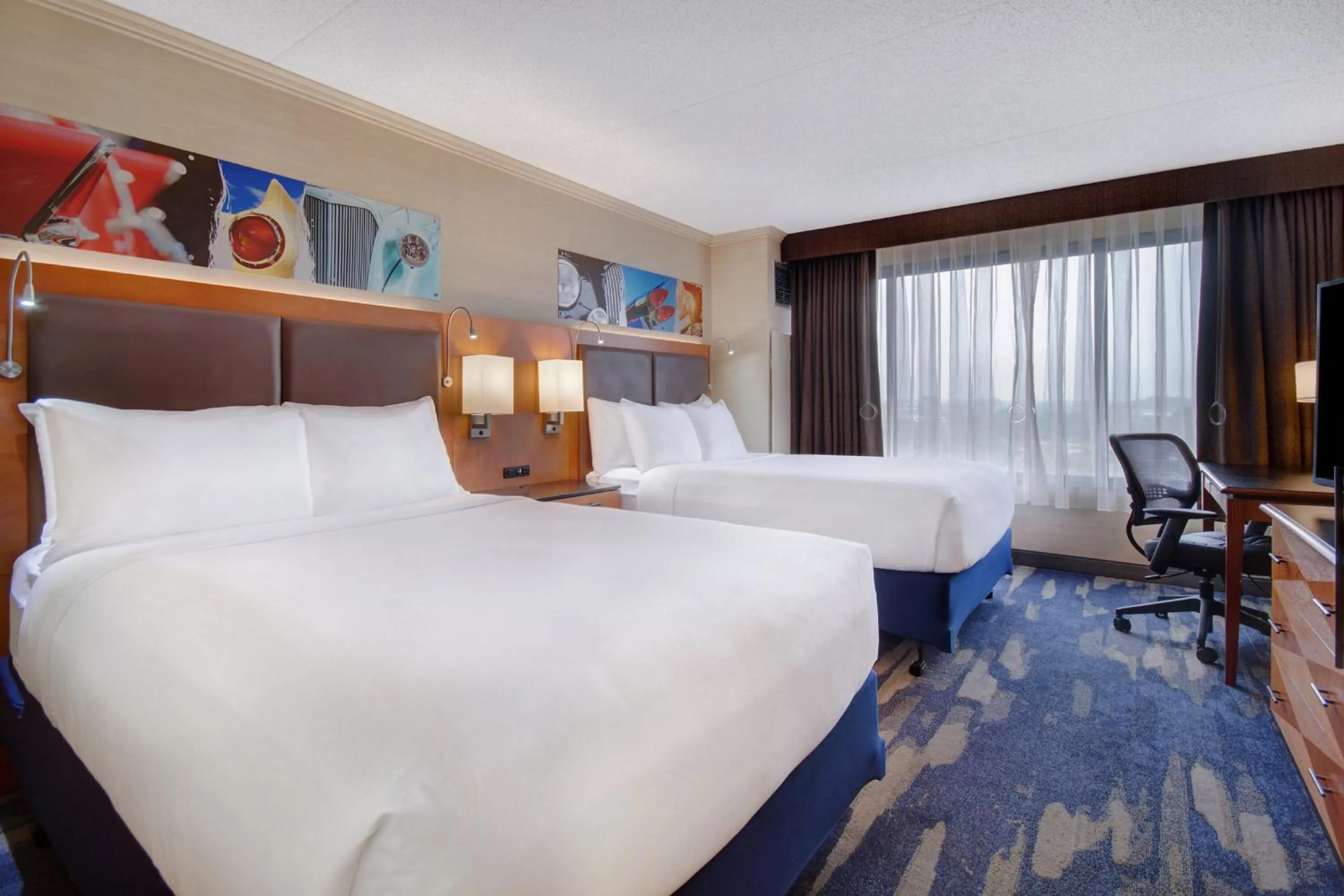 Photo of the whole room, Bed in Crowne Plaza Auburn Hills by IHG
