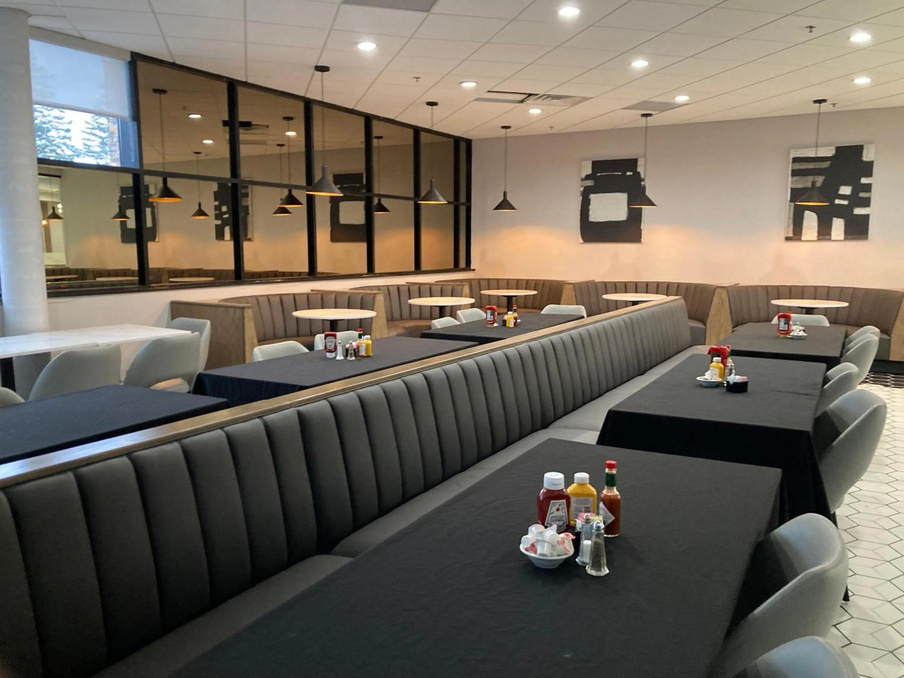 Restaurant/places to eat in Crowne Plaza Auburn Hills by IHG