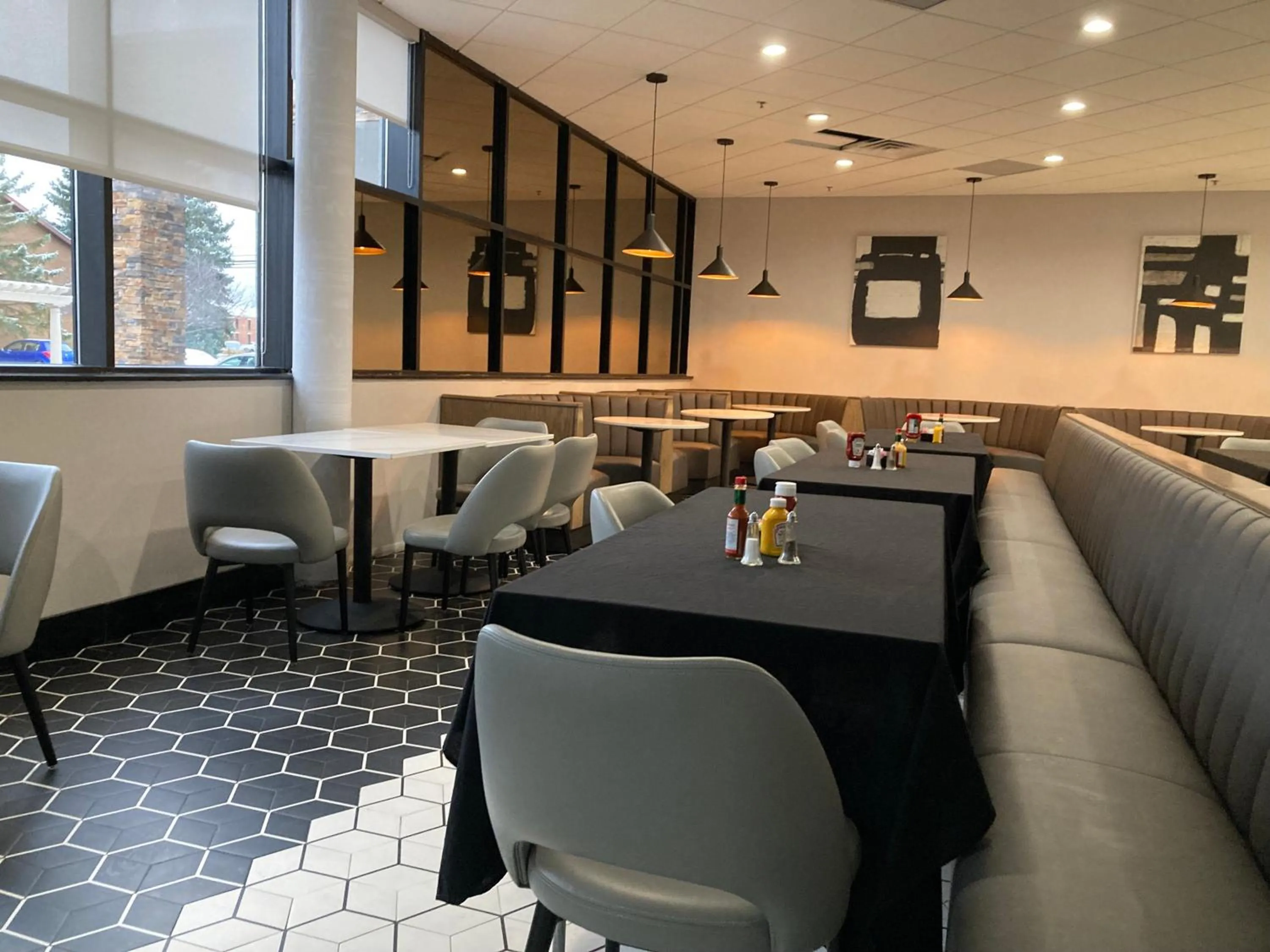 Restaurant/places to eat in Crowne Plaza Auburn Hills by IHG