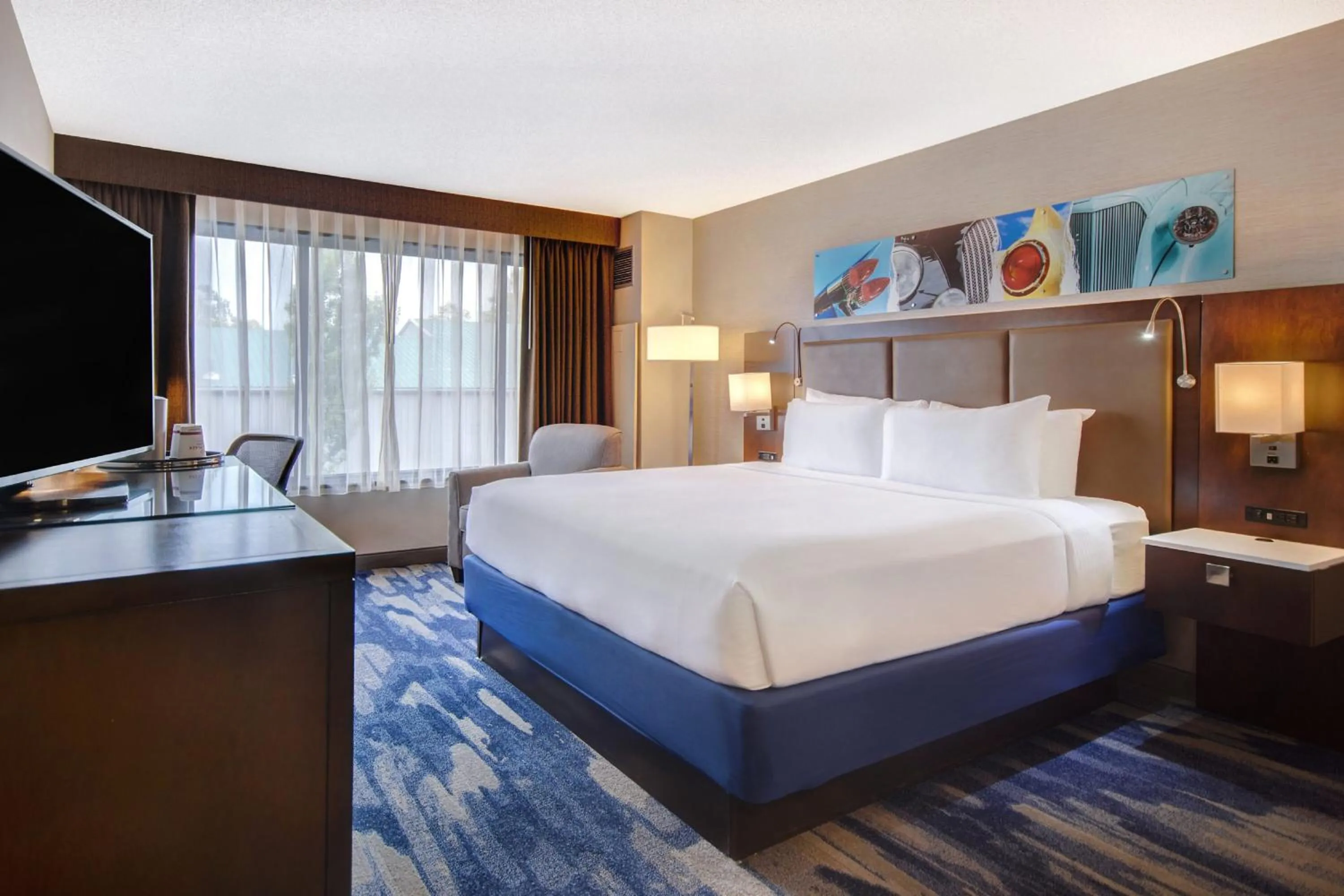 Photo of the whole room, Bed in Crowne Plaza Auburn Hills by IHG