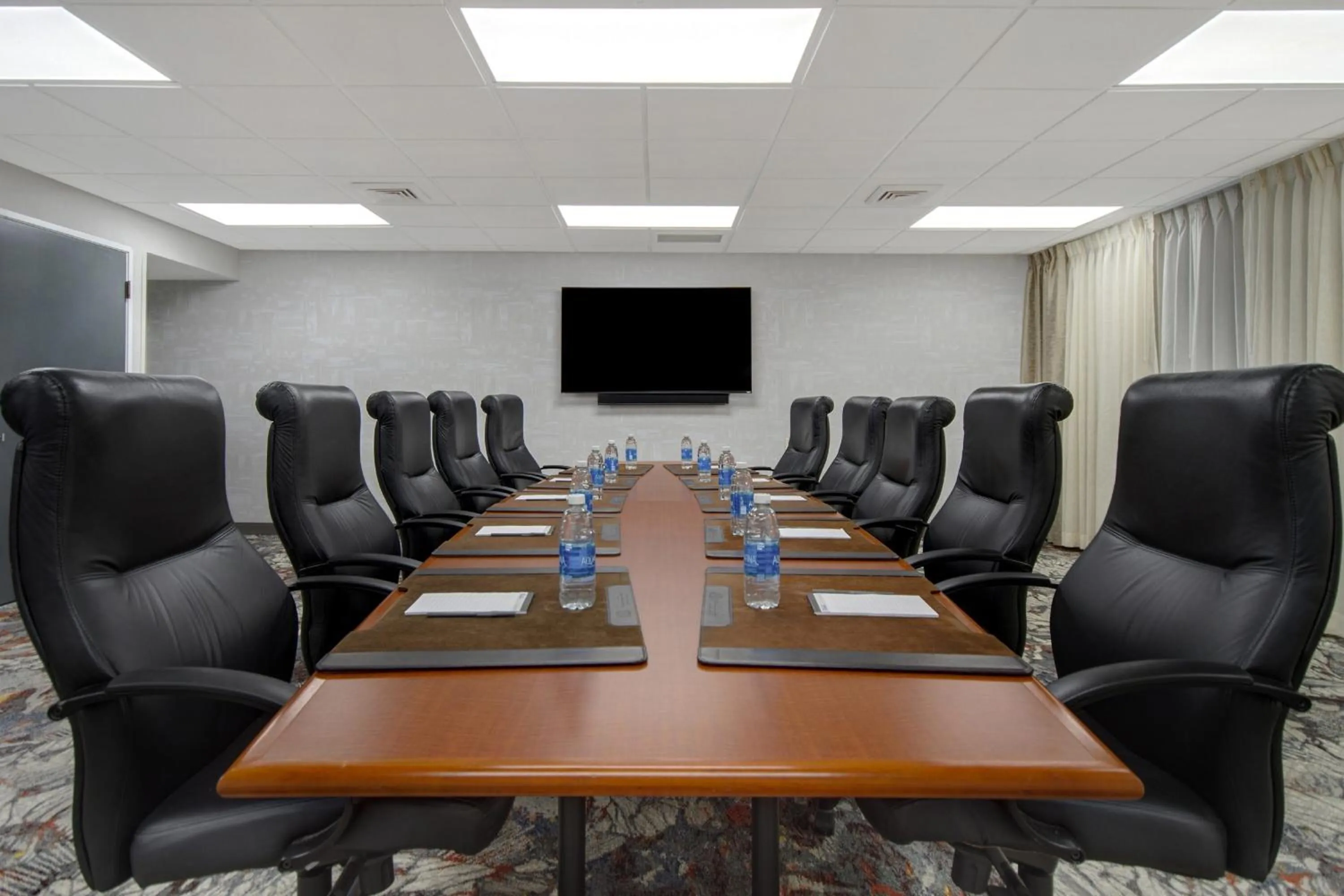 Meeting/conference room in Crowne Plaza Auburn Hills by IHG