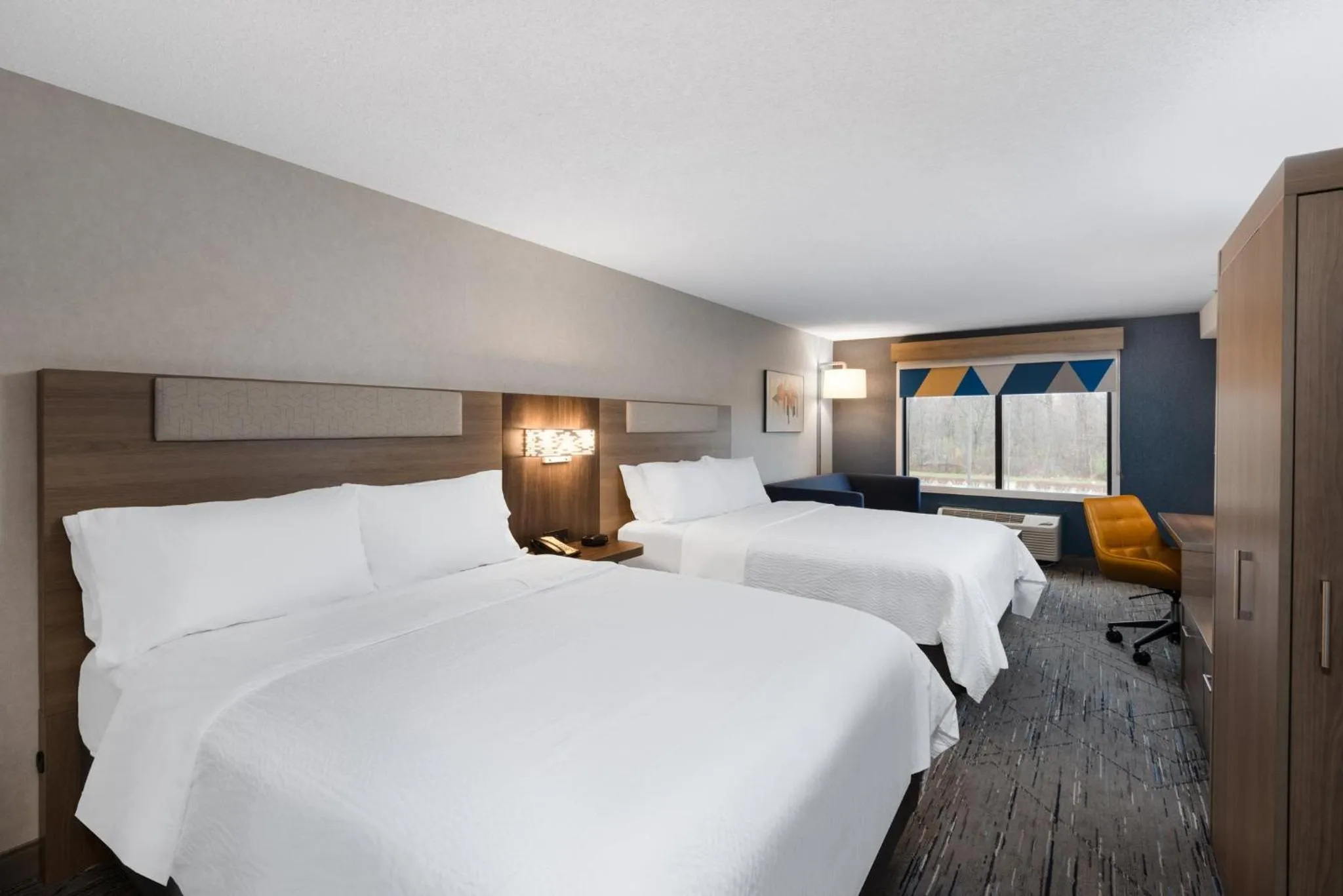 Photo of the whole room, Bed in Holiday Inn Express & Suites Wadsworth by IHG