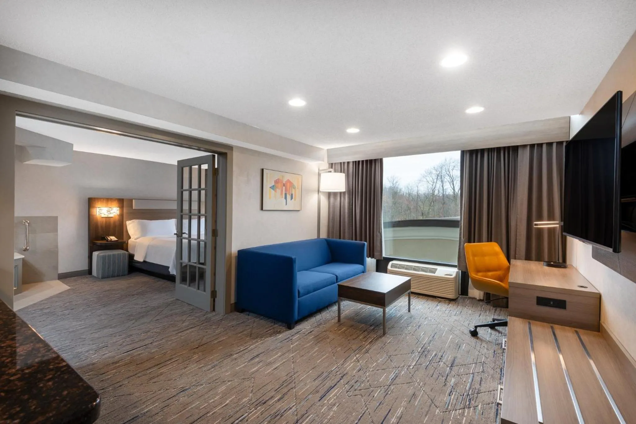 Bedroom in Holiday Inn Express & Suites Wadsworth by IHG
