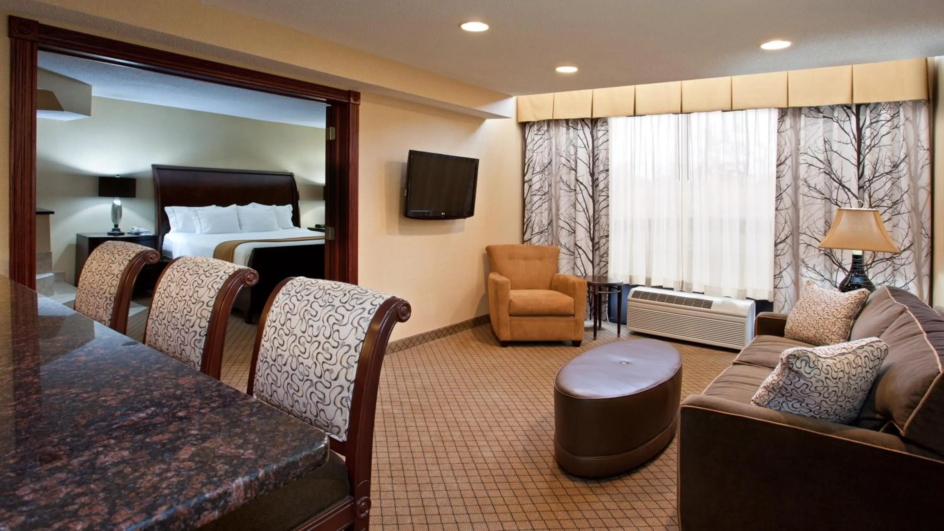 Bedroom, Bed in Holiday Inn Express & Suites Wadsworth by IHG