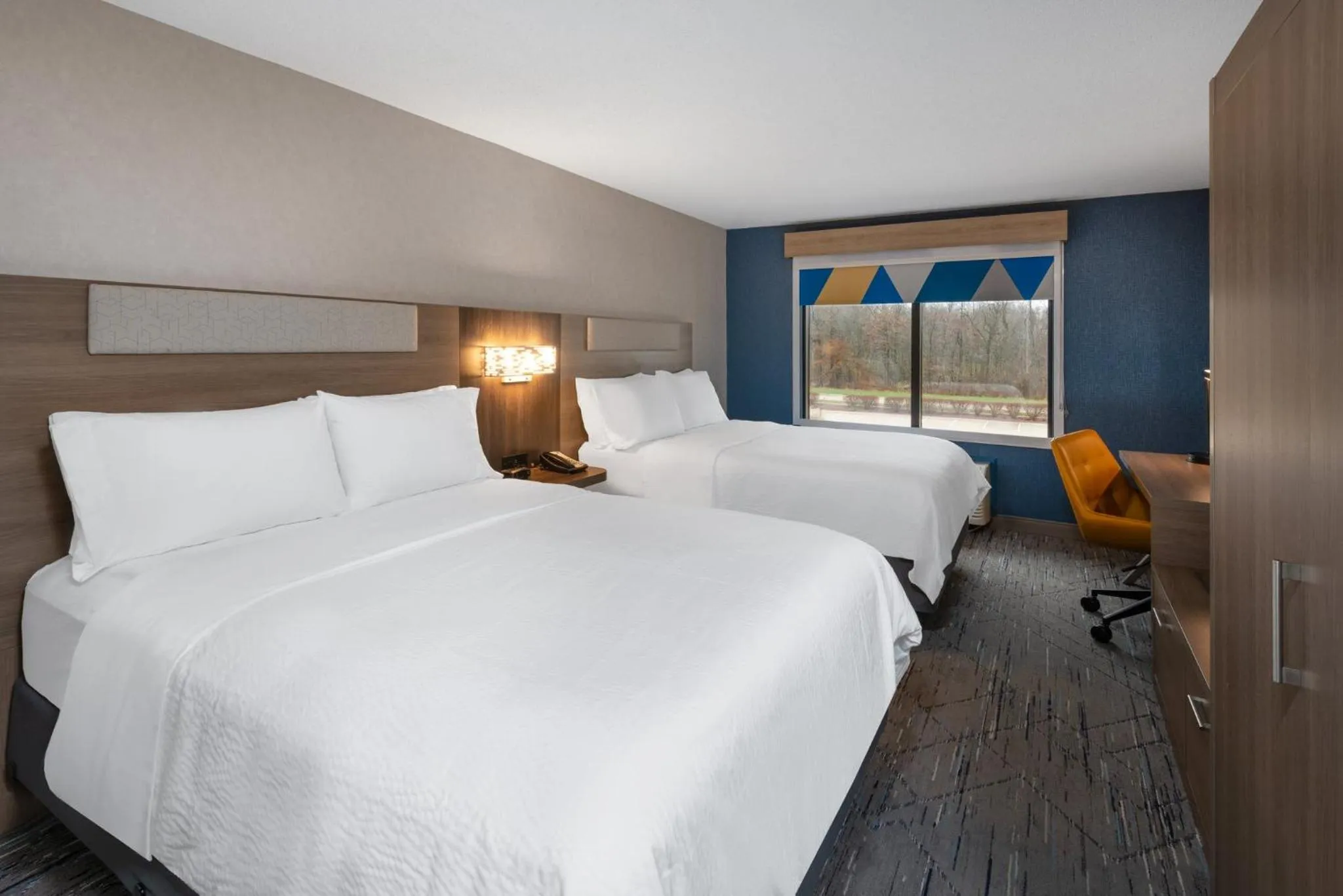 Photo of the whole room, Bed in Holiday Inn Express & Suites Wadsworth by IHG