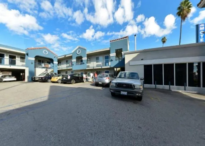 Facade/entrance in Americas Best Value Inn Hollywood
