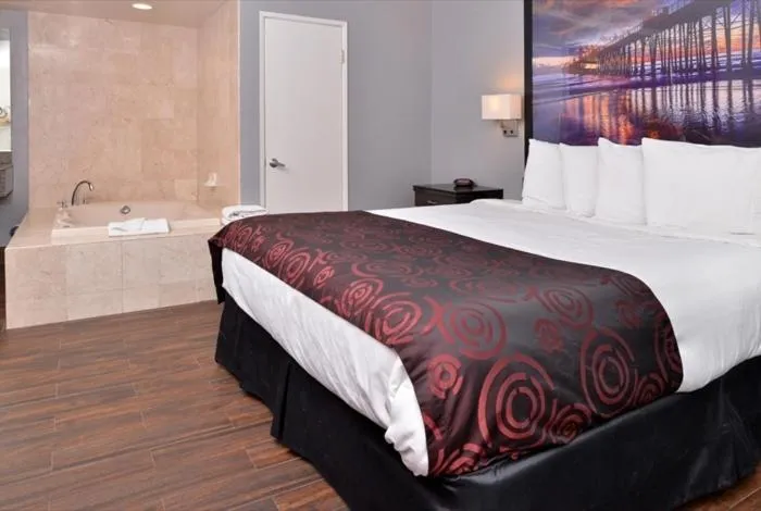 Bedroom, Bed in Americas Best Value Inn Hollywood