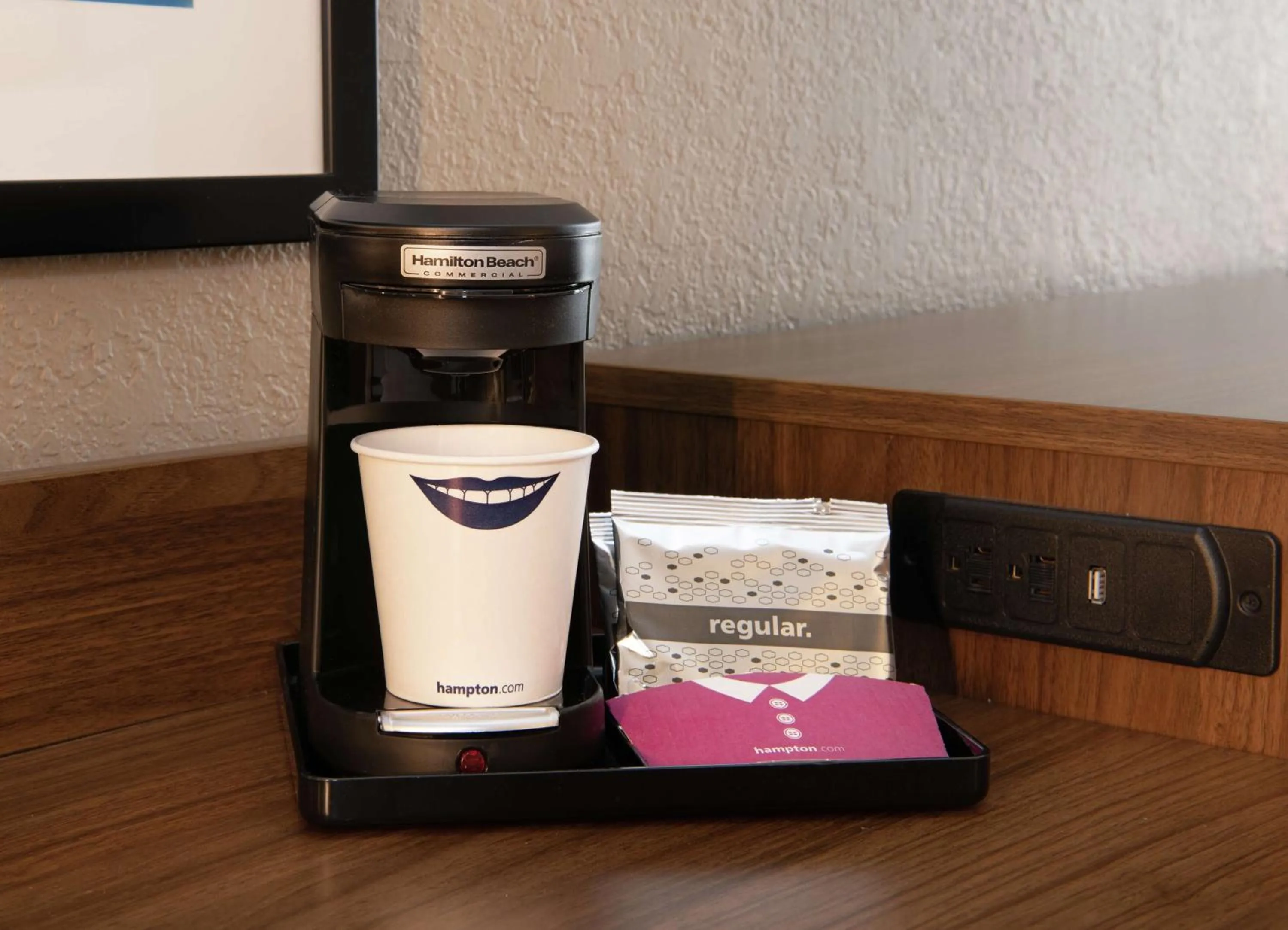 Bedroom in Hampton Inn Erie-South